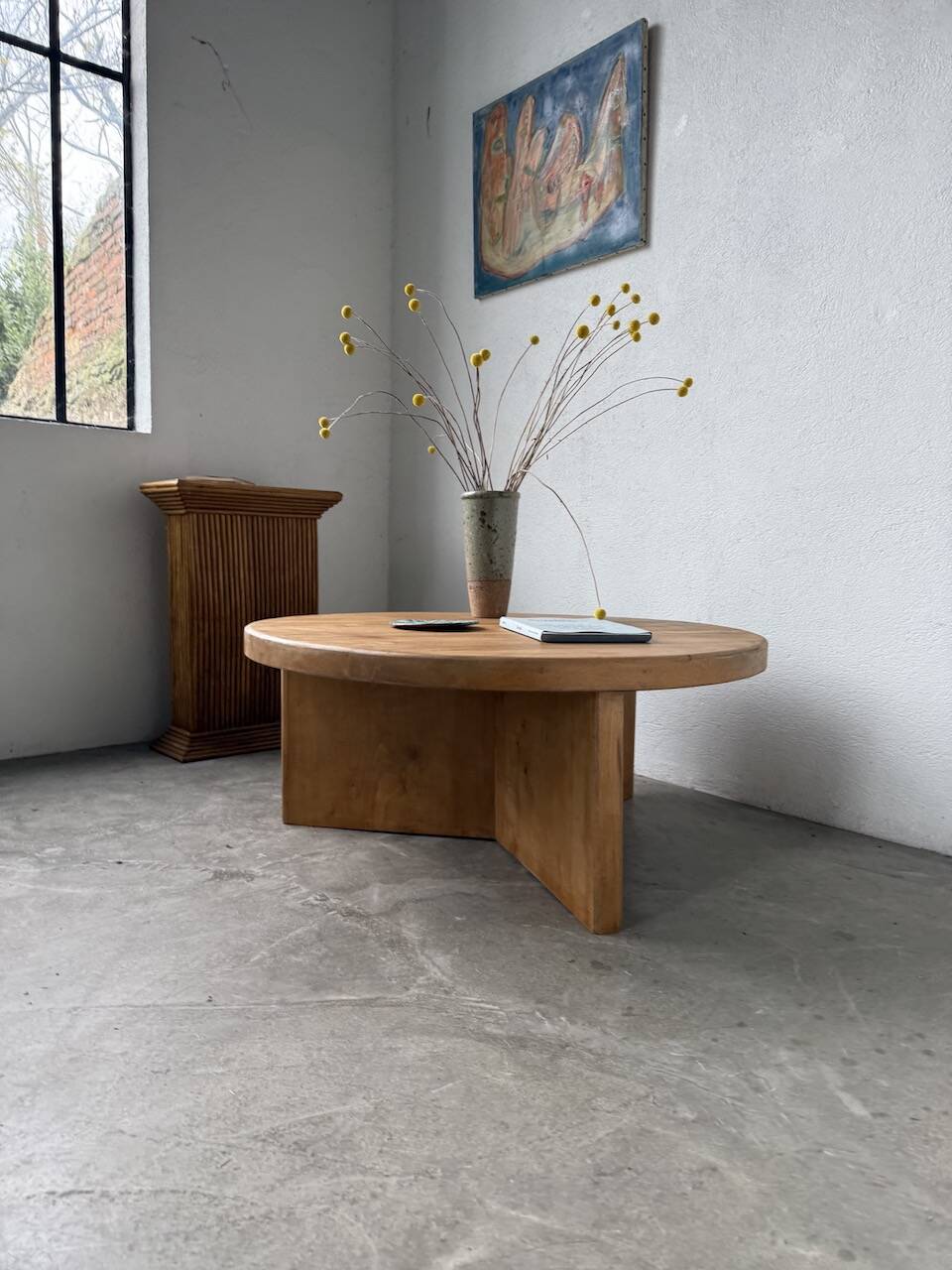Round modernist coffee table, elm, 1950s.