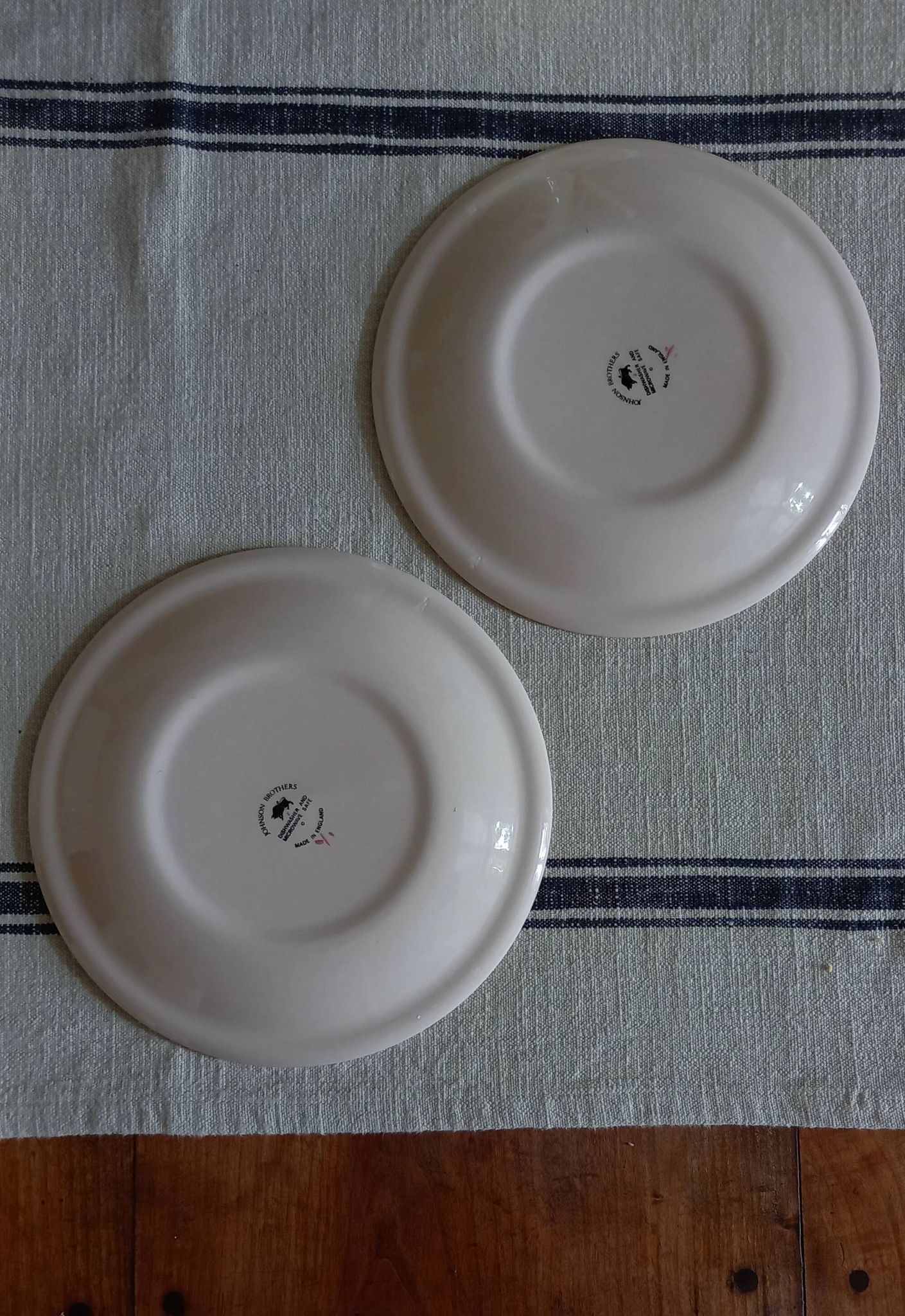 Paire d'assiettes plates Johnson Brothers « Hearts & Flowers »