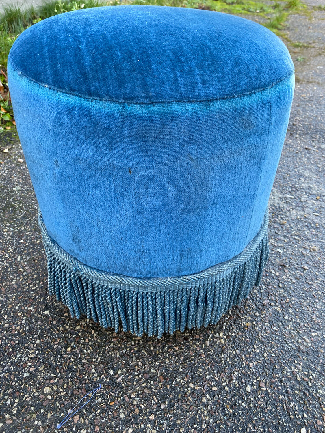 Blue velvet pouf
