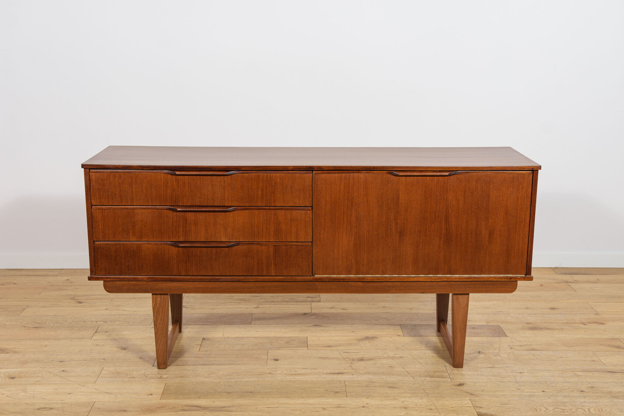 Buffet en teck des années 1960, Royaume-Uni