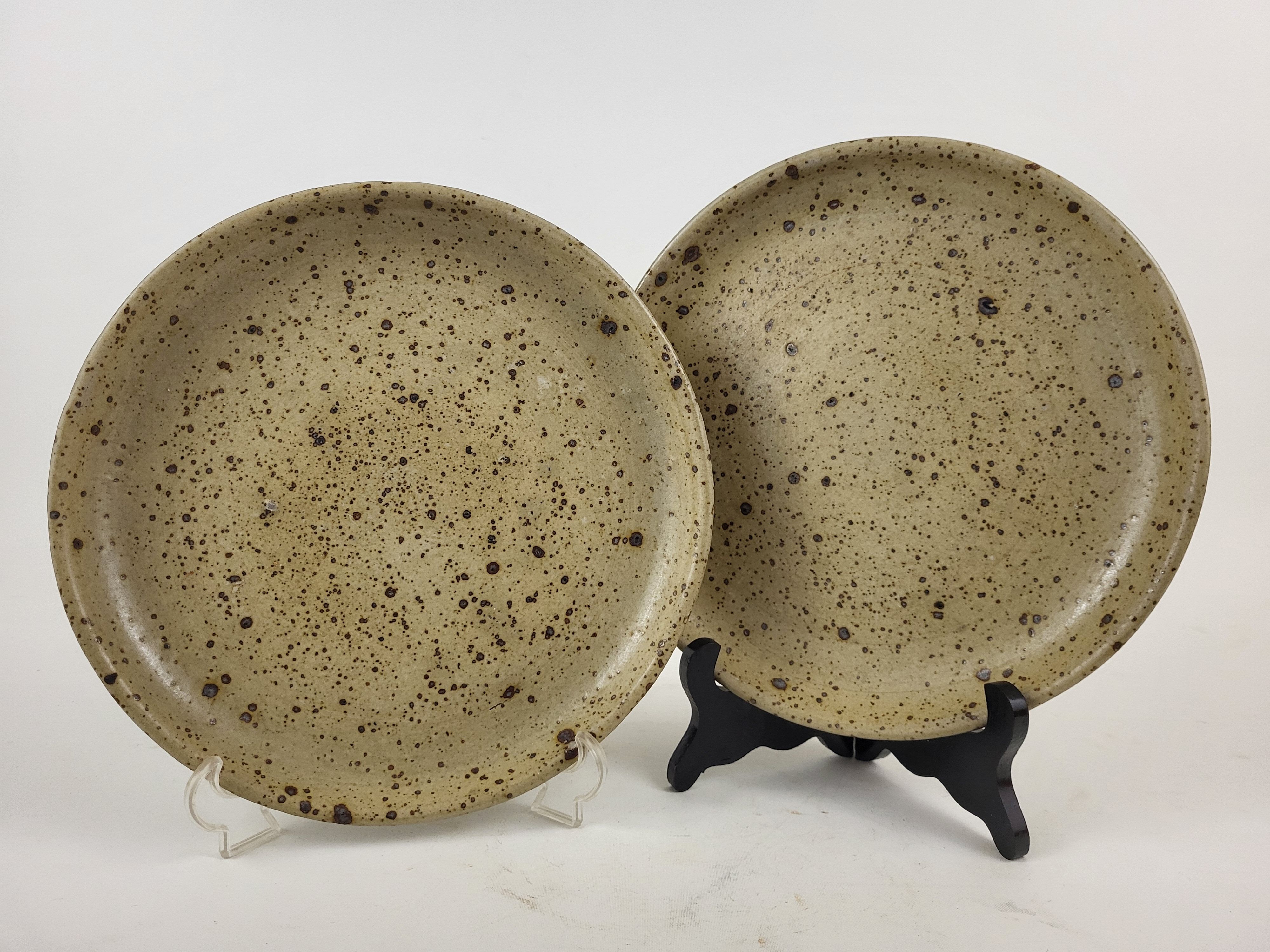 2 dishes in Puisaye pyrite stoneware