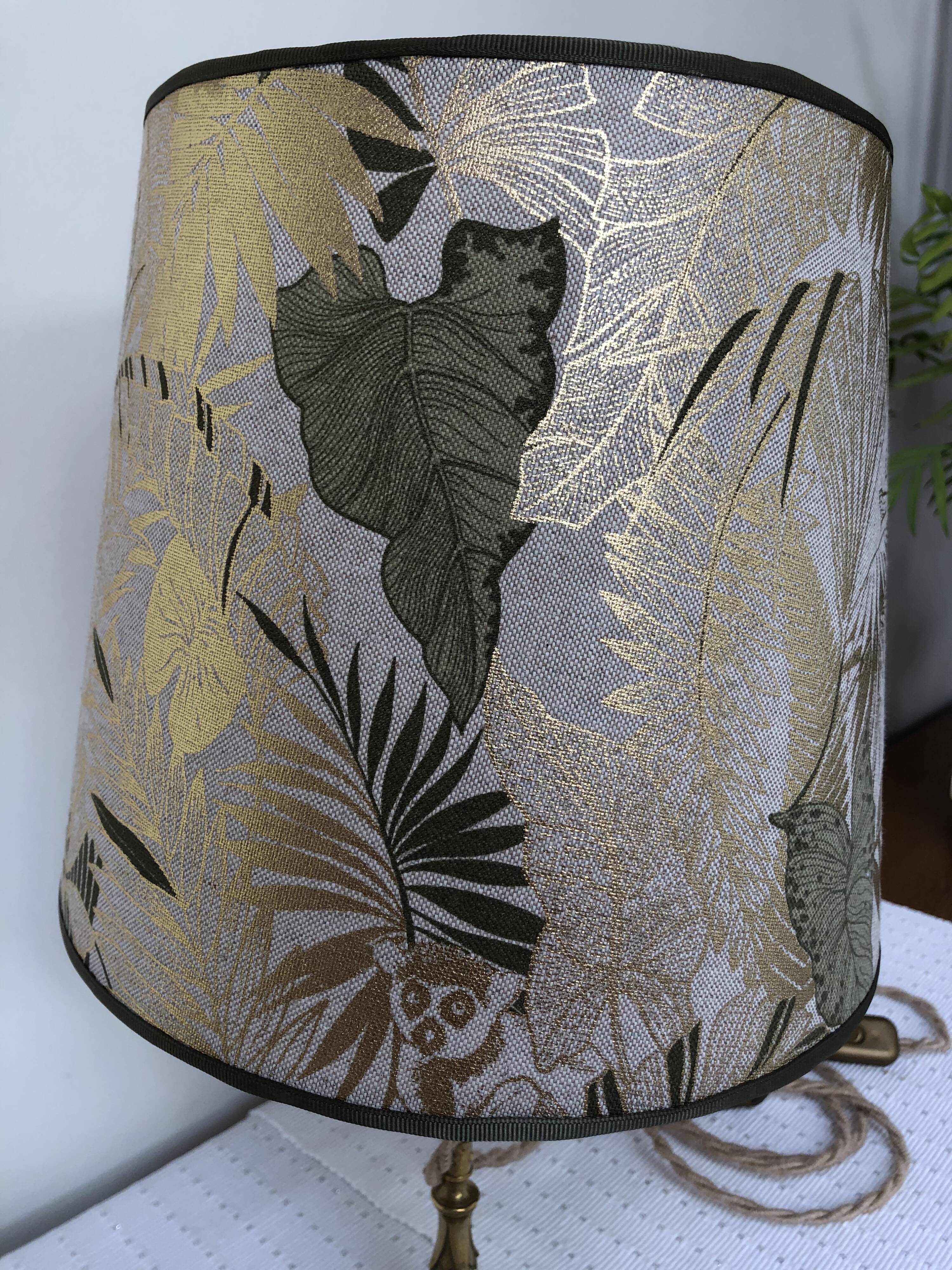 Brass foot table lamp