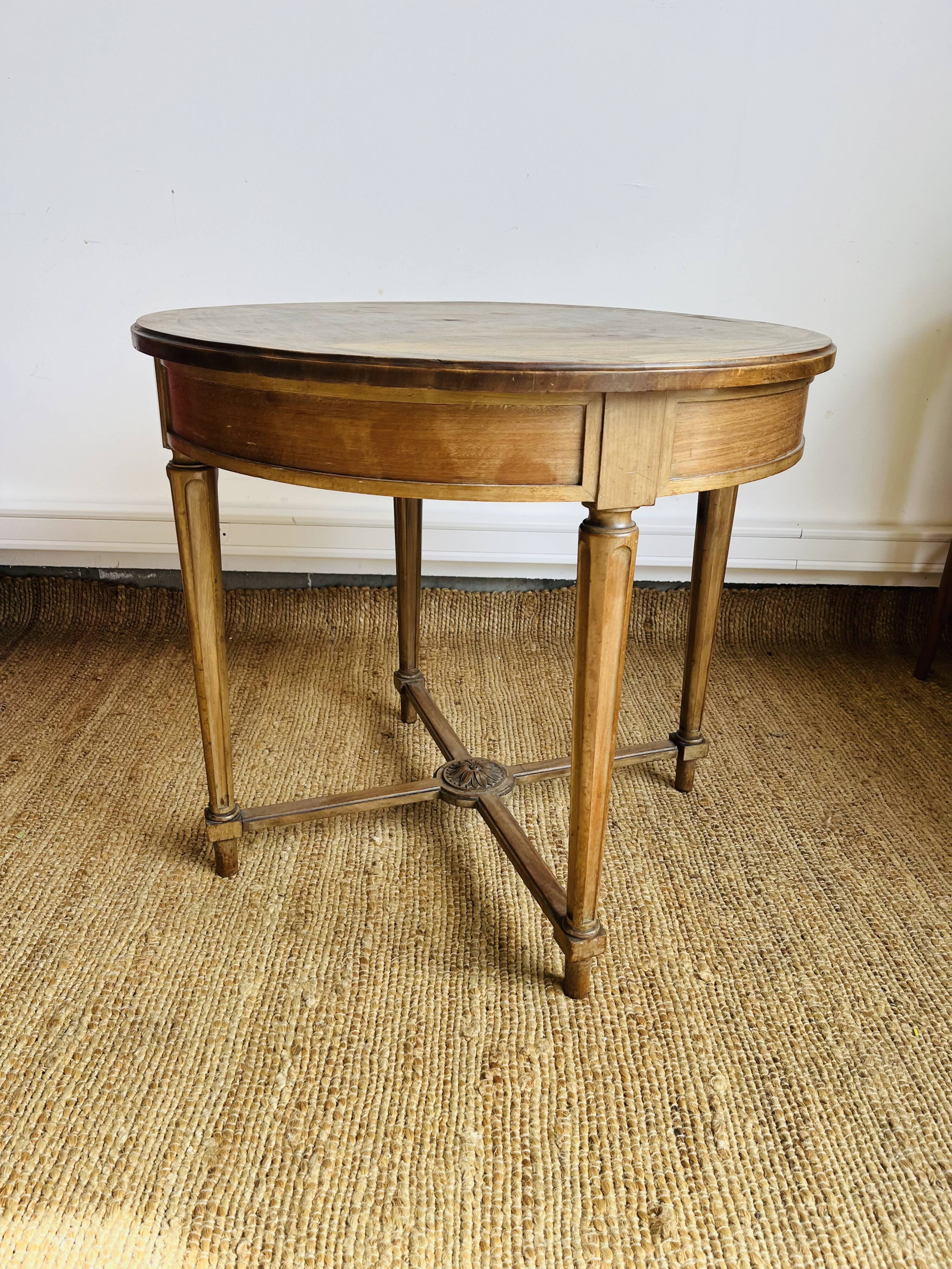 Louis XVI style round side table with fluted legs – 654011