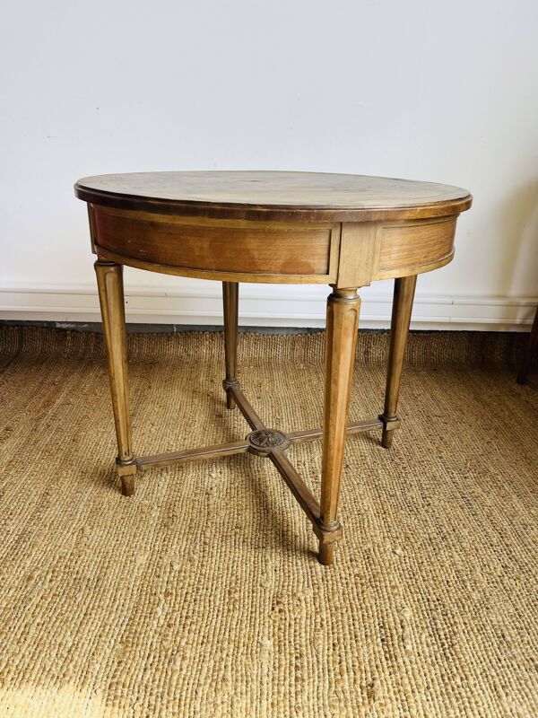 Table d’appoint ronde style Louis XVI pieds cannelés – 654011