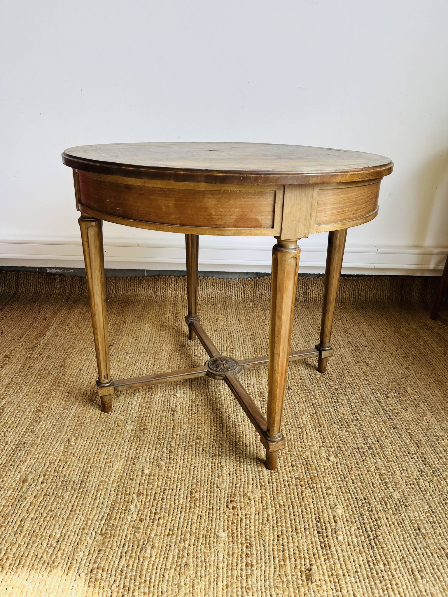Louis XVI style round side table with fluted legs – 654011