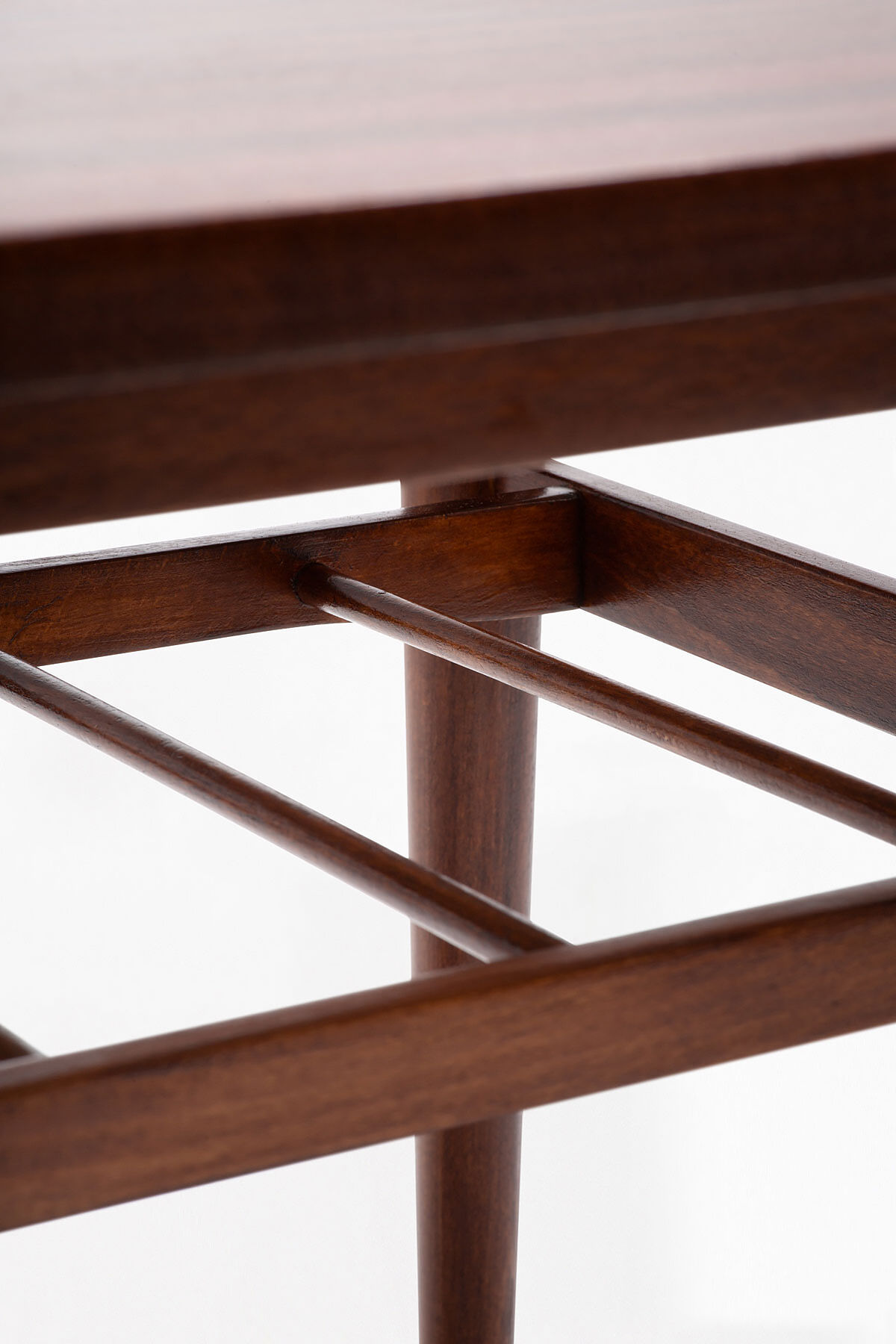 Coffee table with an openwork shelf