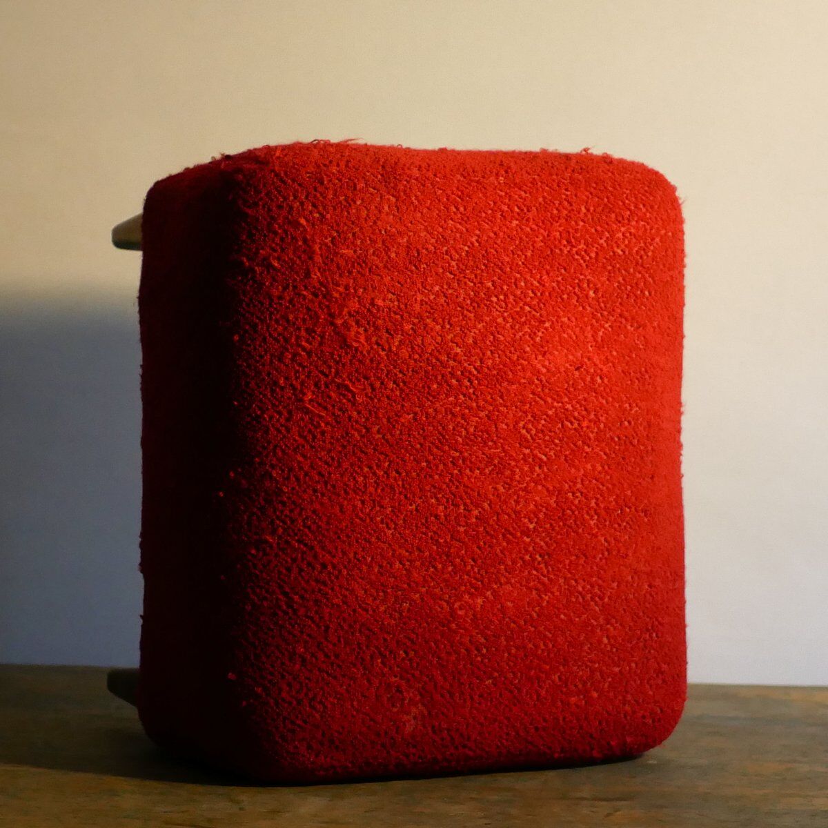 Pouf bouclé rationaliste dans le style de Gio Ponti, Italie, années 40.