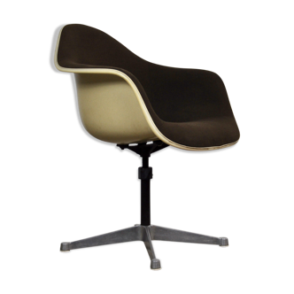Charles Eames for Herman Miller armchair, 1970
