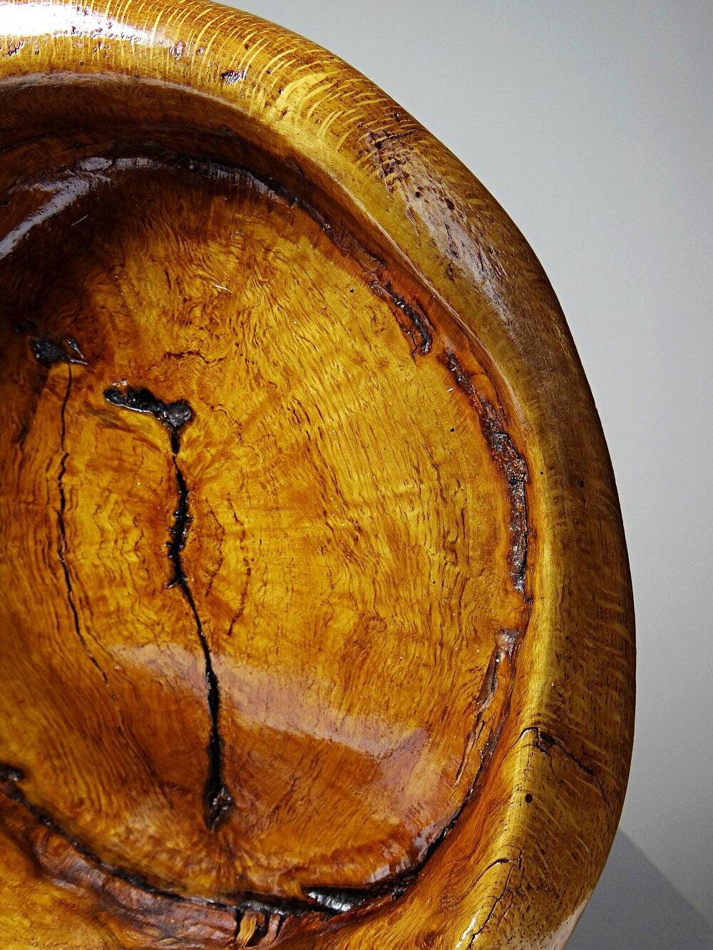 Brutalist vintage olive wood monoxyle catchall from the 50s-60s, handcrafted.