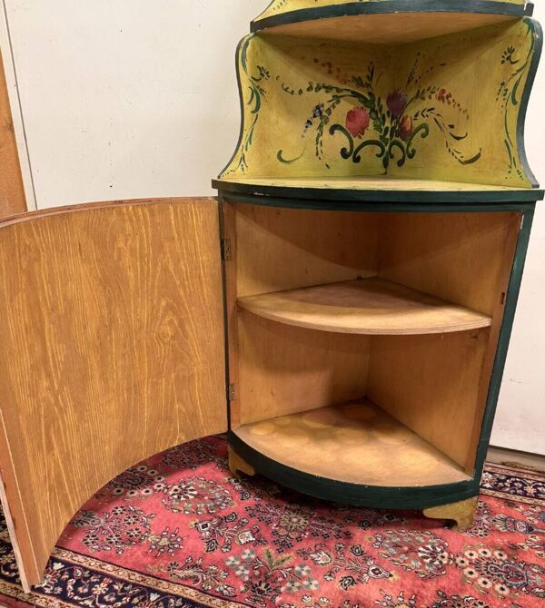 Encoignure galbée style Louis XV Venitienne en bois laqué