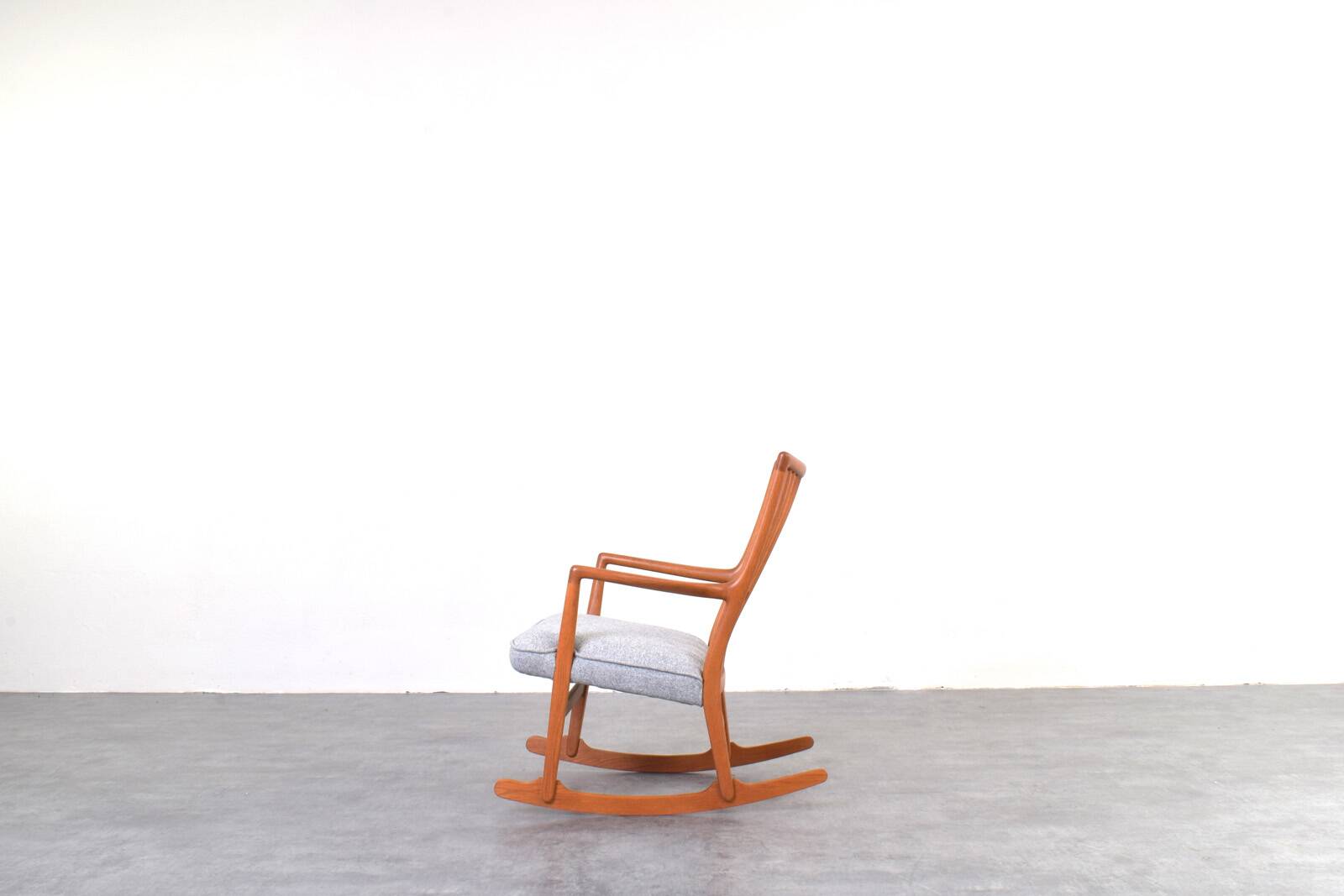Rocking Chair ML33 by Hans J. Wegner for A/S Mikael Laursen, 1950s.