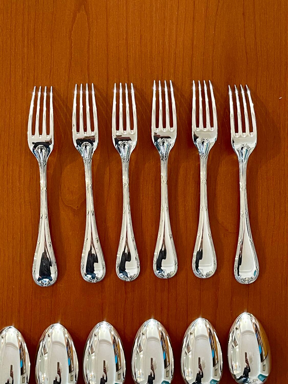 Christofle crossed ribbons, cutlery set for 6 people in new condition, 24 pieces.