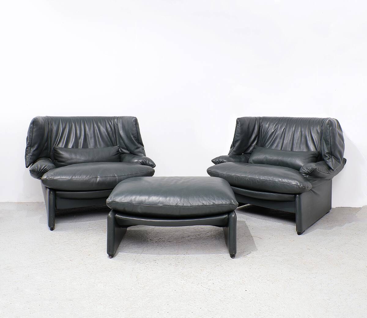 Cassina Portovenere set leather lounge chairs with ottoman