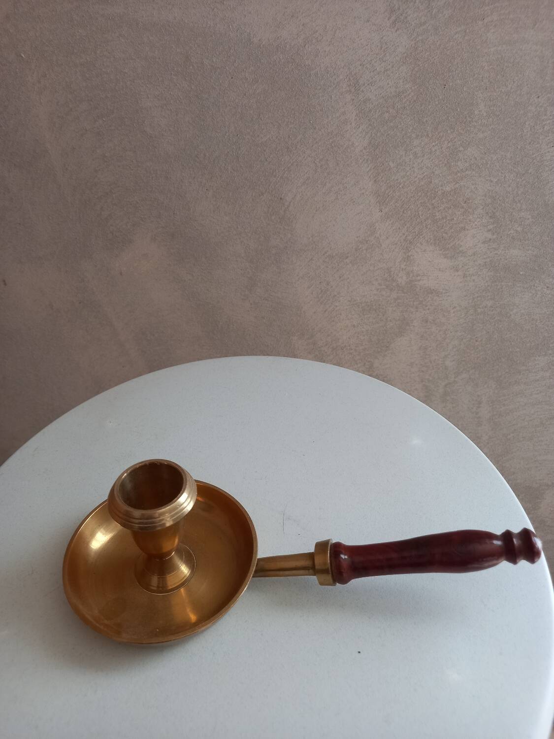 Hand candle holder