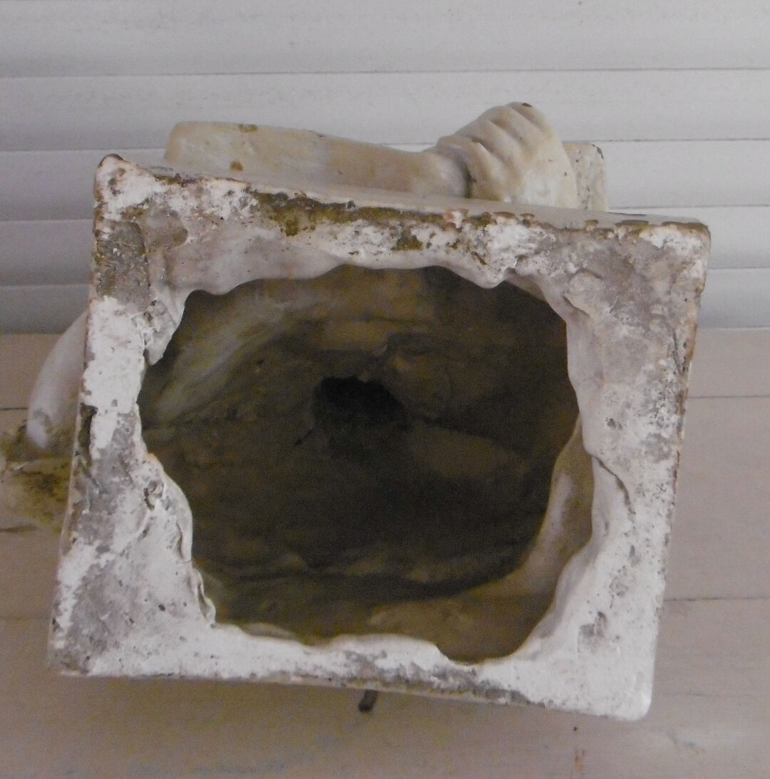 Platter bust "the reader"