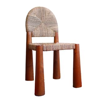 Chaise en bois et paille faite-main au Maroc