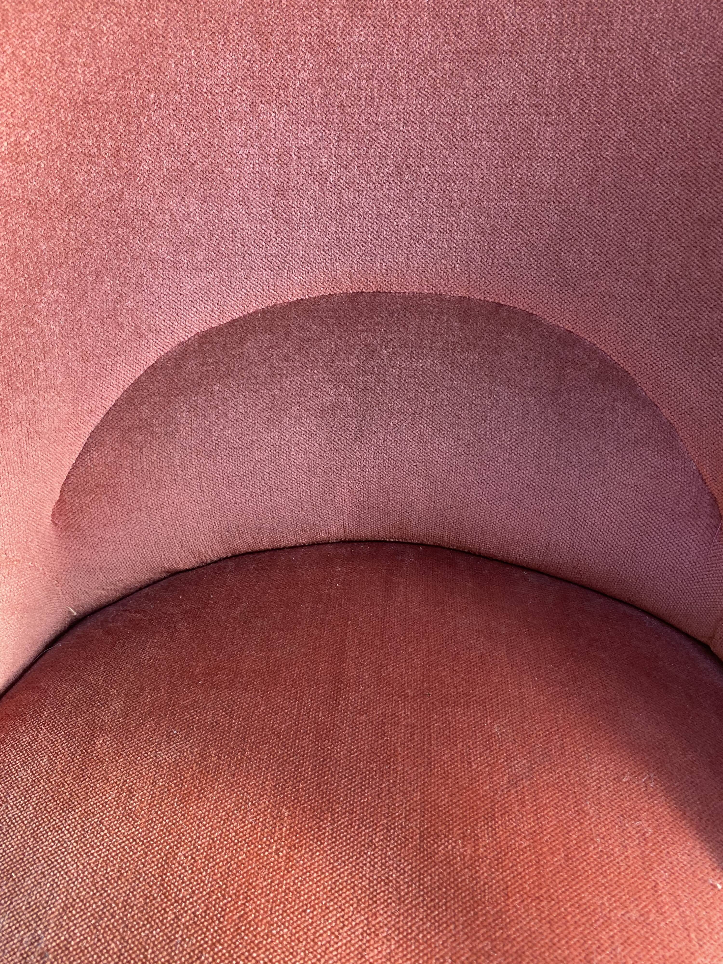 Pink velvet toad armchair