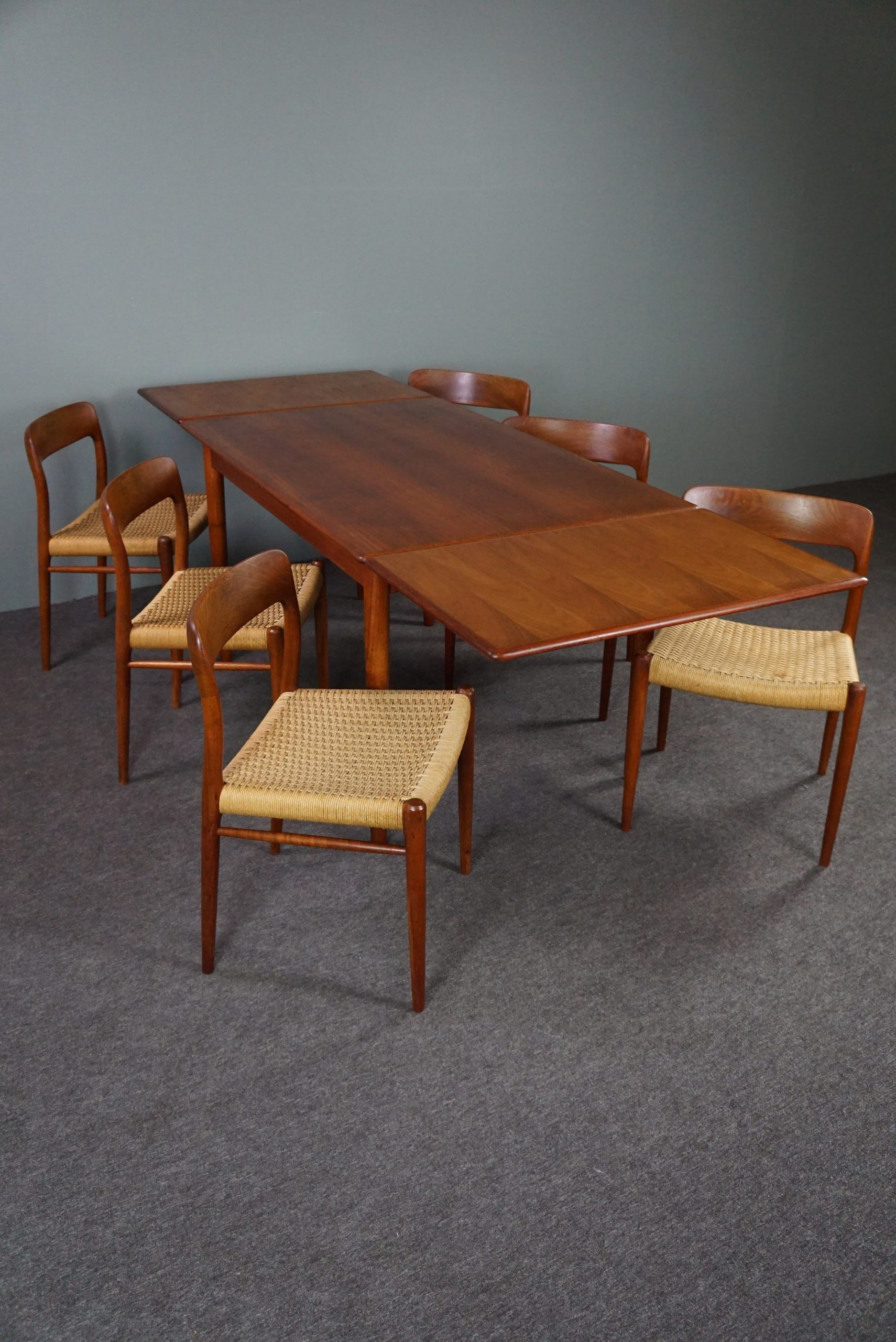 Set of 6 chairs and dining table Niels Otto Møller
