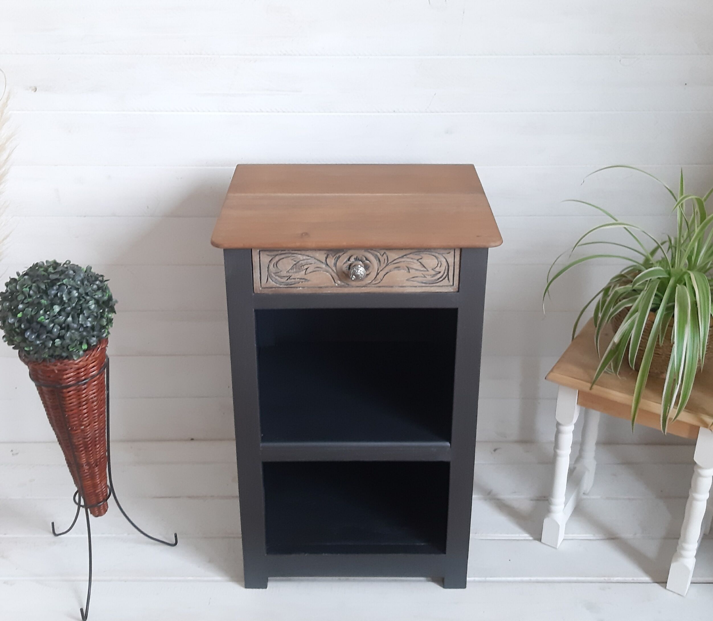Bedside table/ Side cabinet