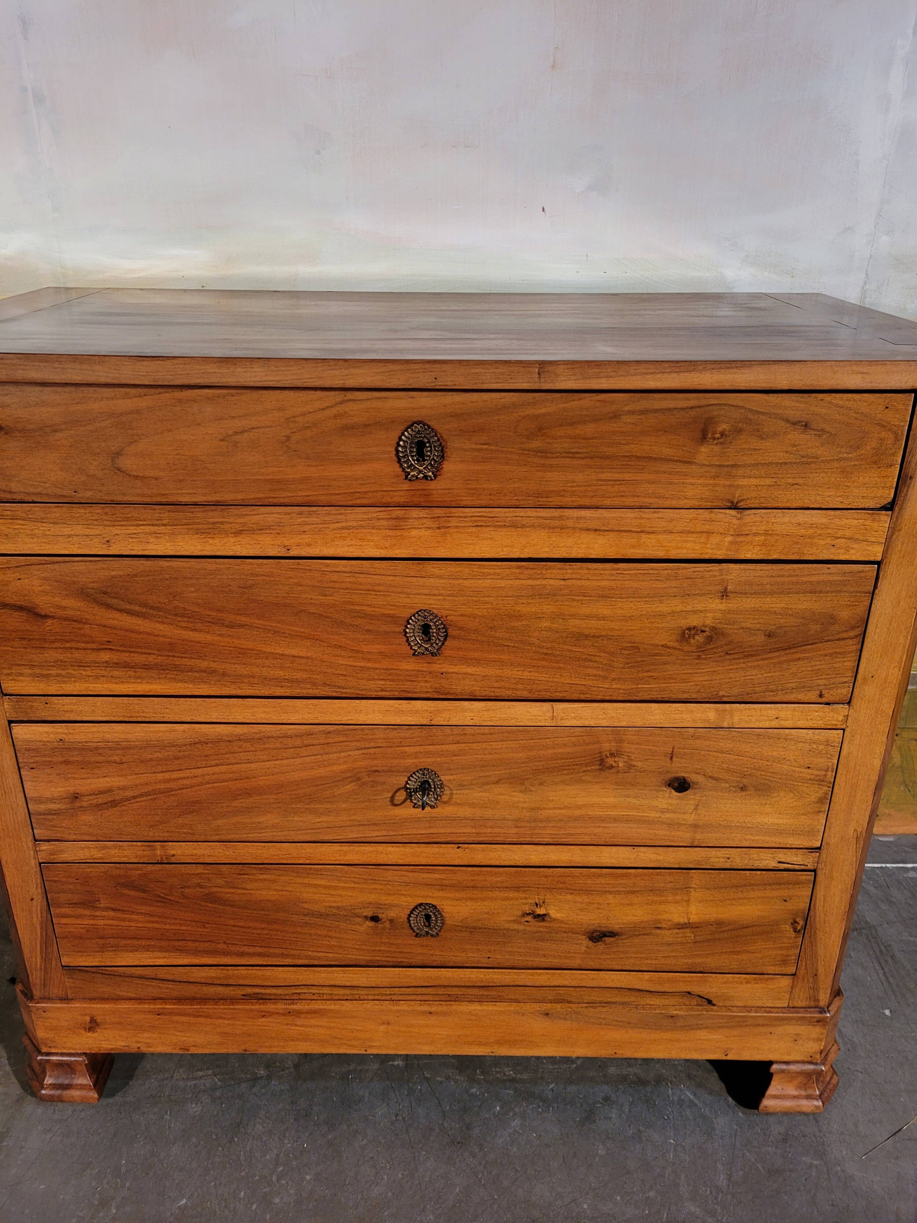 Small Louis Philippe chest of drawers in walnut