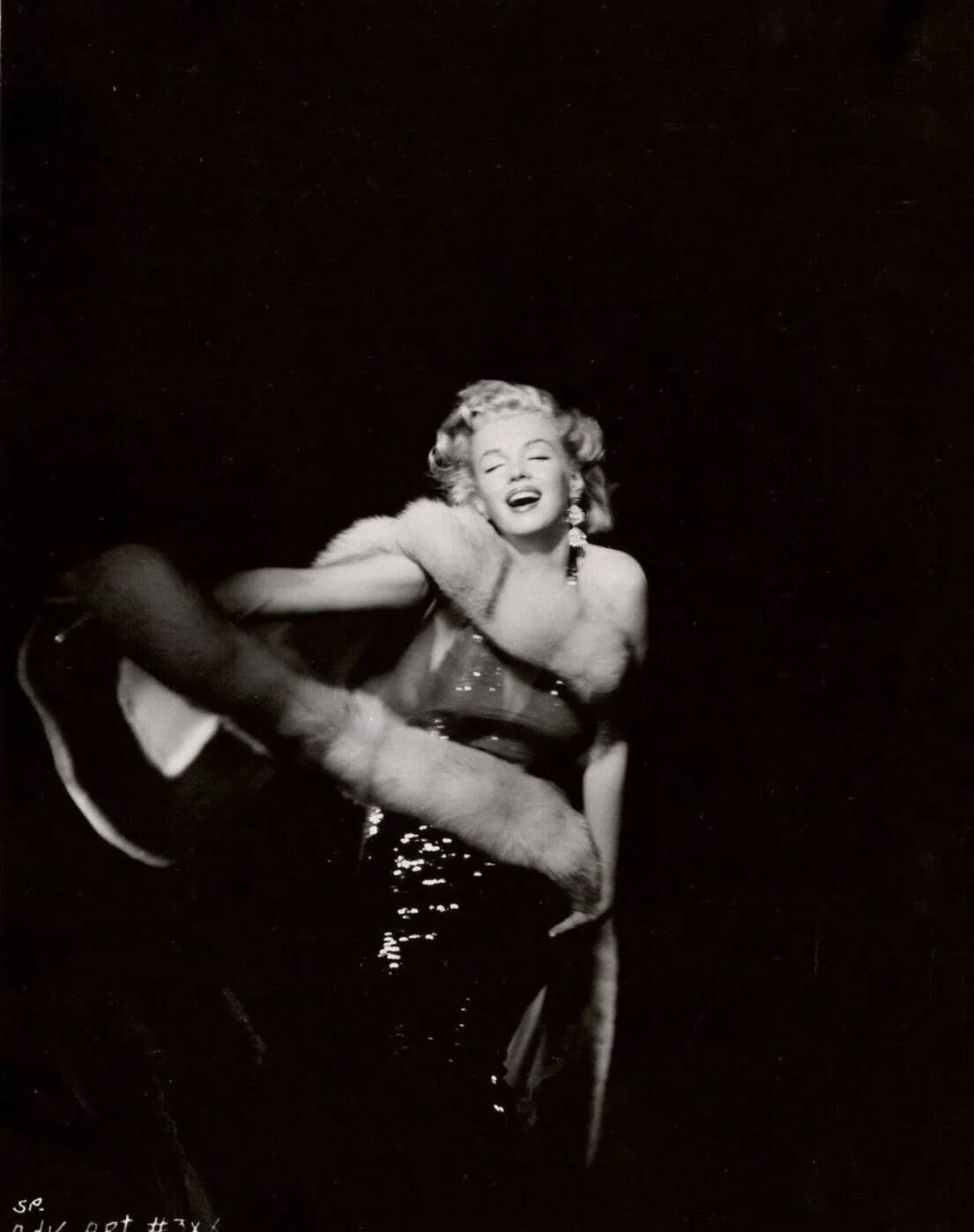 Marilyn monroe-photography filming-the prince and the showgirl-richard avedon