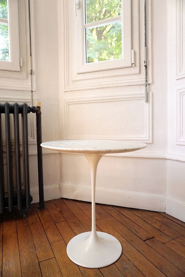 Pedestal table by Eero Saarinen for Knoll