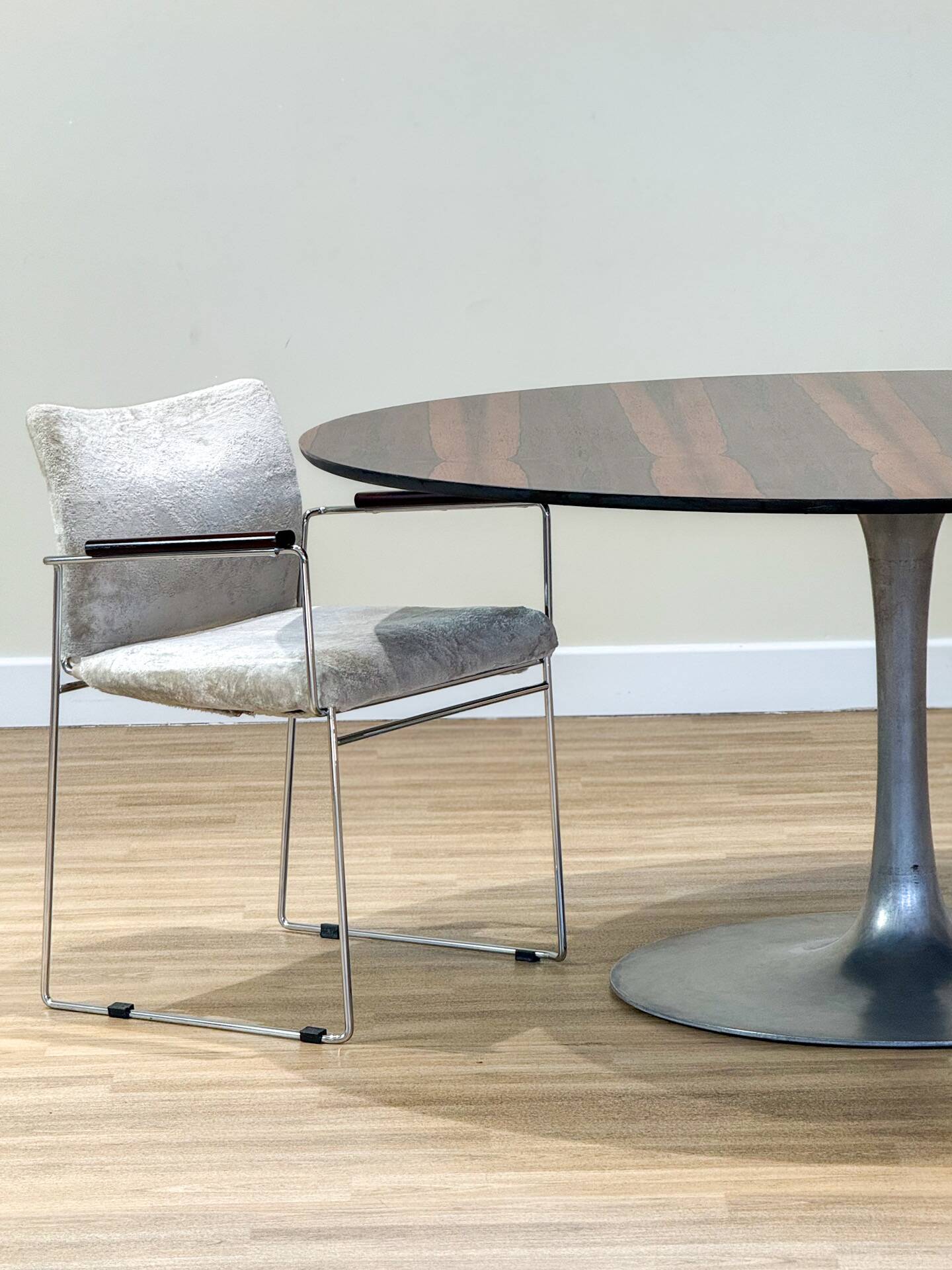 Mid-Century Arkana Round Dining Table in Brazilian Rosewood