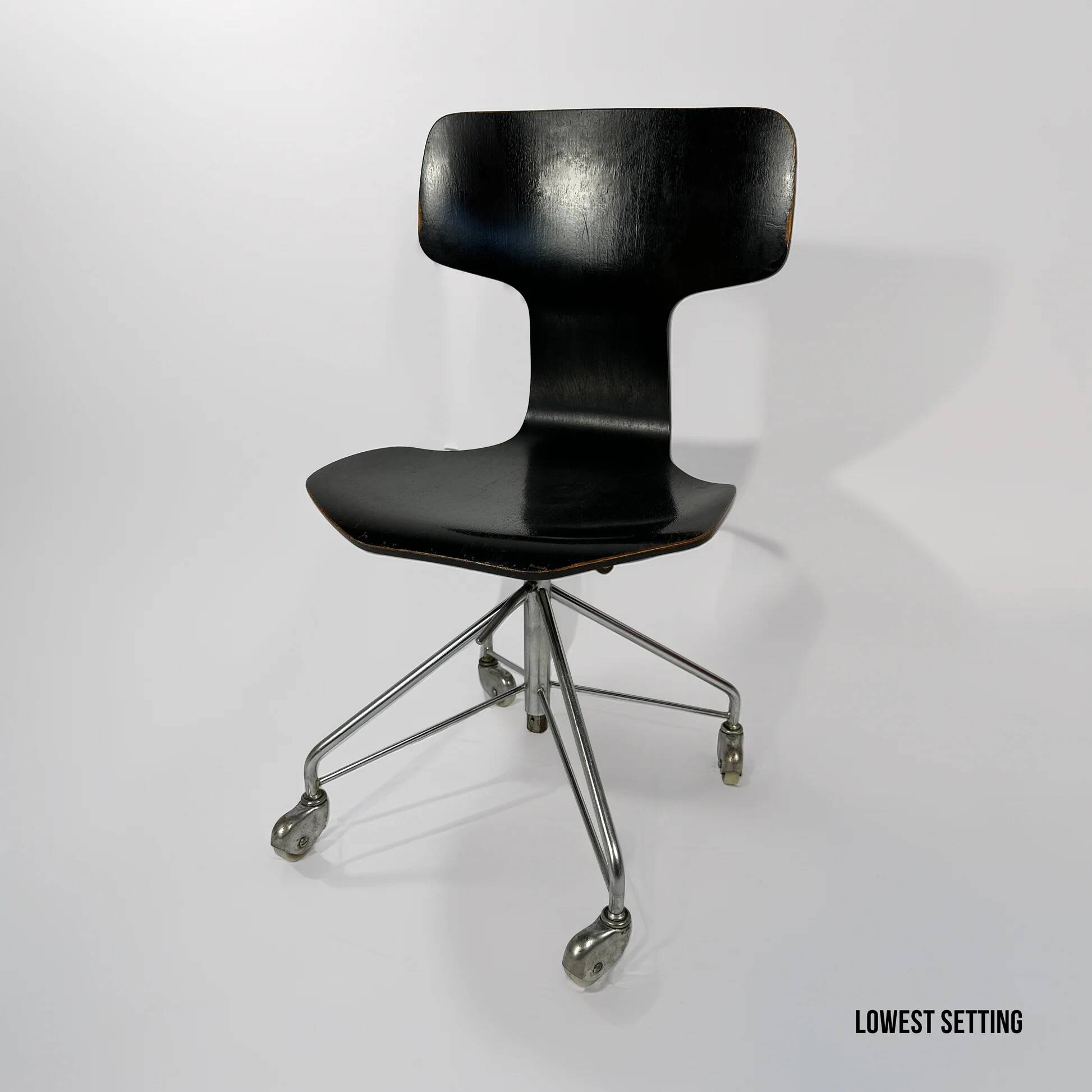 Vintage swivel office chair model 3113 from 1969 by Arne Jacobsen for Fritz Hansen