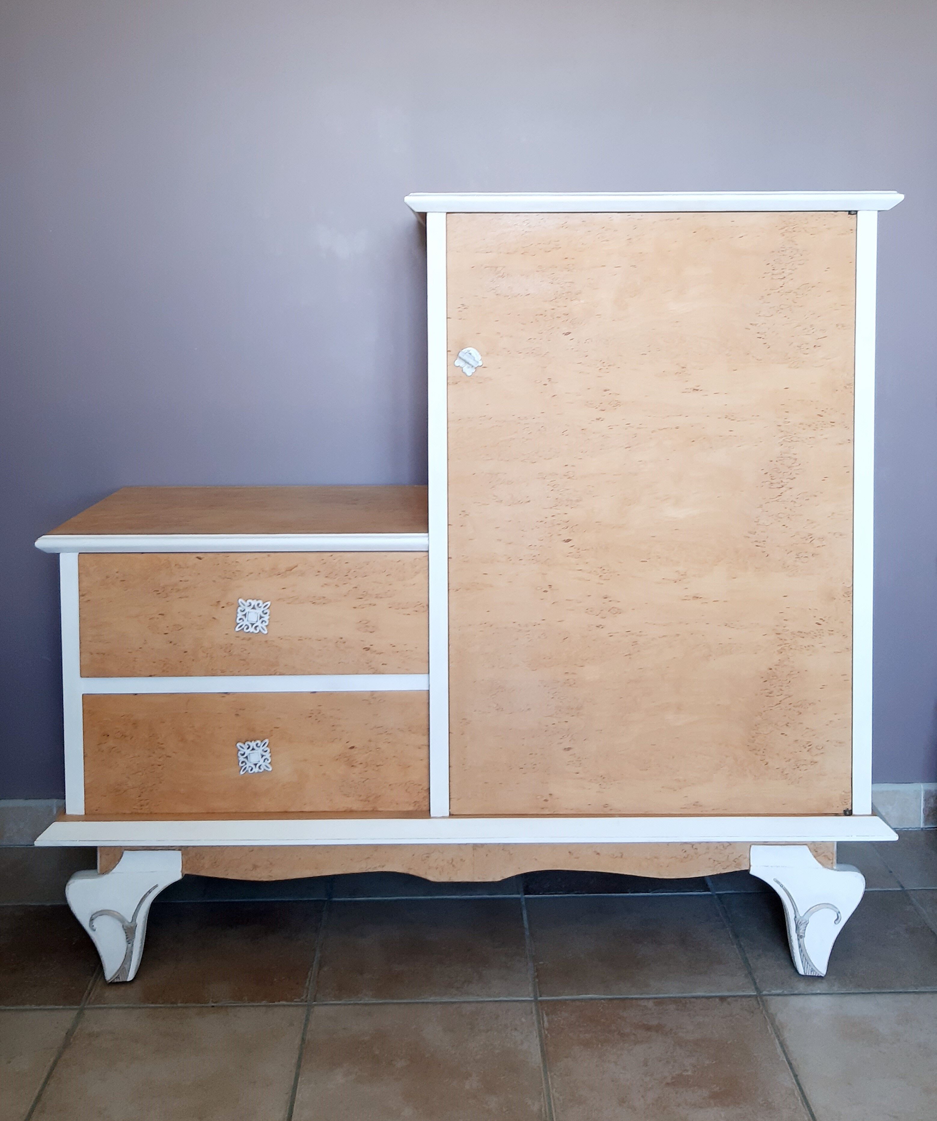 Storage cabinet entrance bohemian style