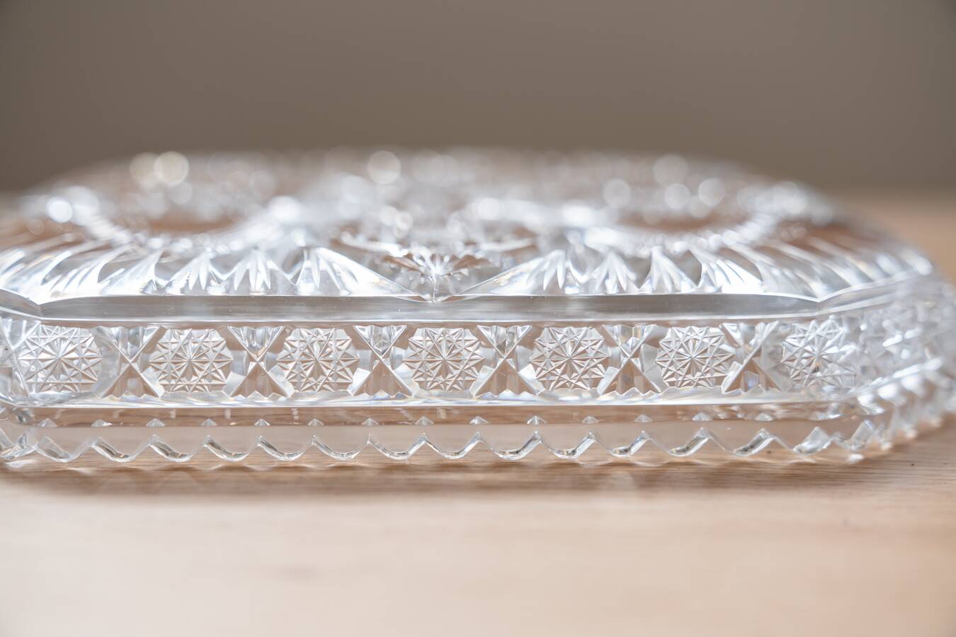 Square tray in Bohemian crystal, hand carved.