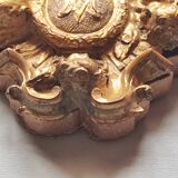 Petit miroir suspendu en métal doré