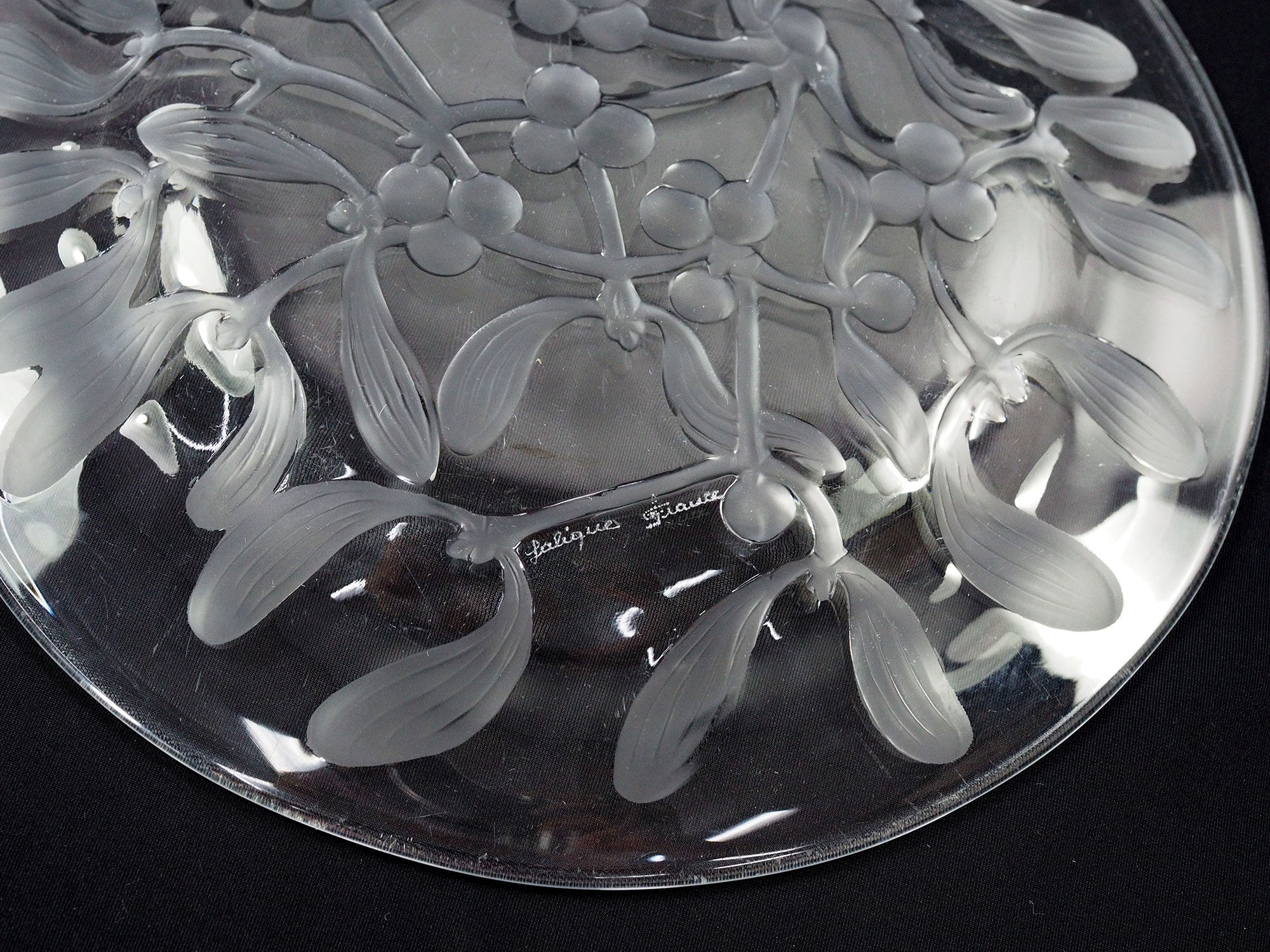 Crystal plate Gui Lalique pattern
