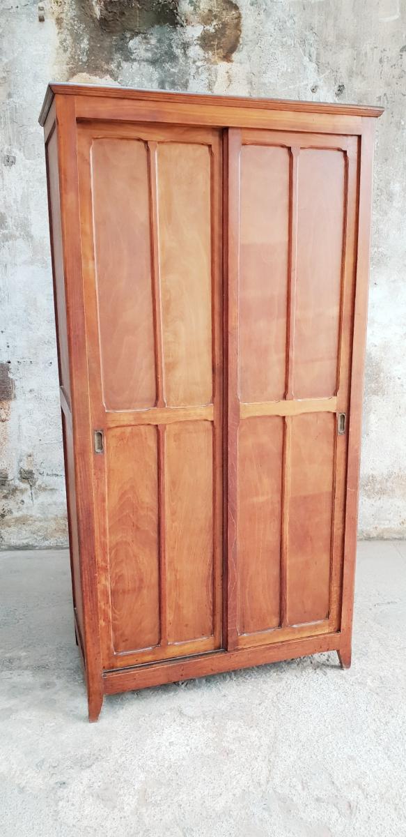 Parisian wardrobe with sliding doors