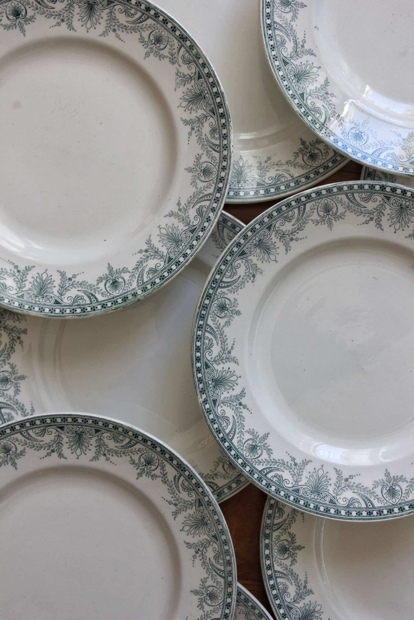 10 flat plates in iron earth "Wilbur" Moulin des Loups and Hamage early twentieth century