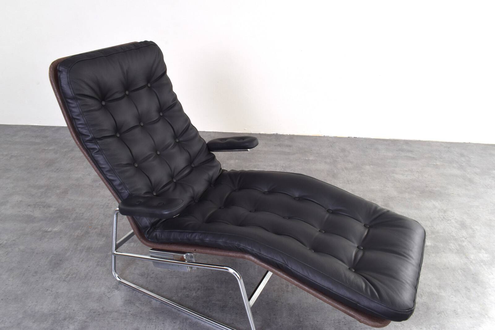 Bauhaus Leather and Chrome Model Fenix Chaise Longue by Sam Larsson for Dux