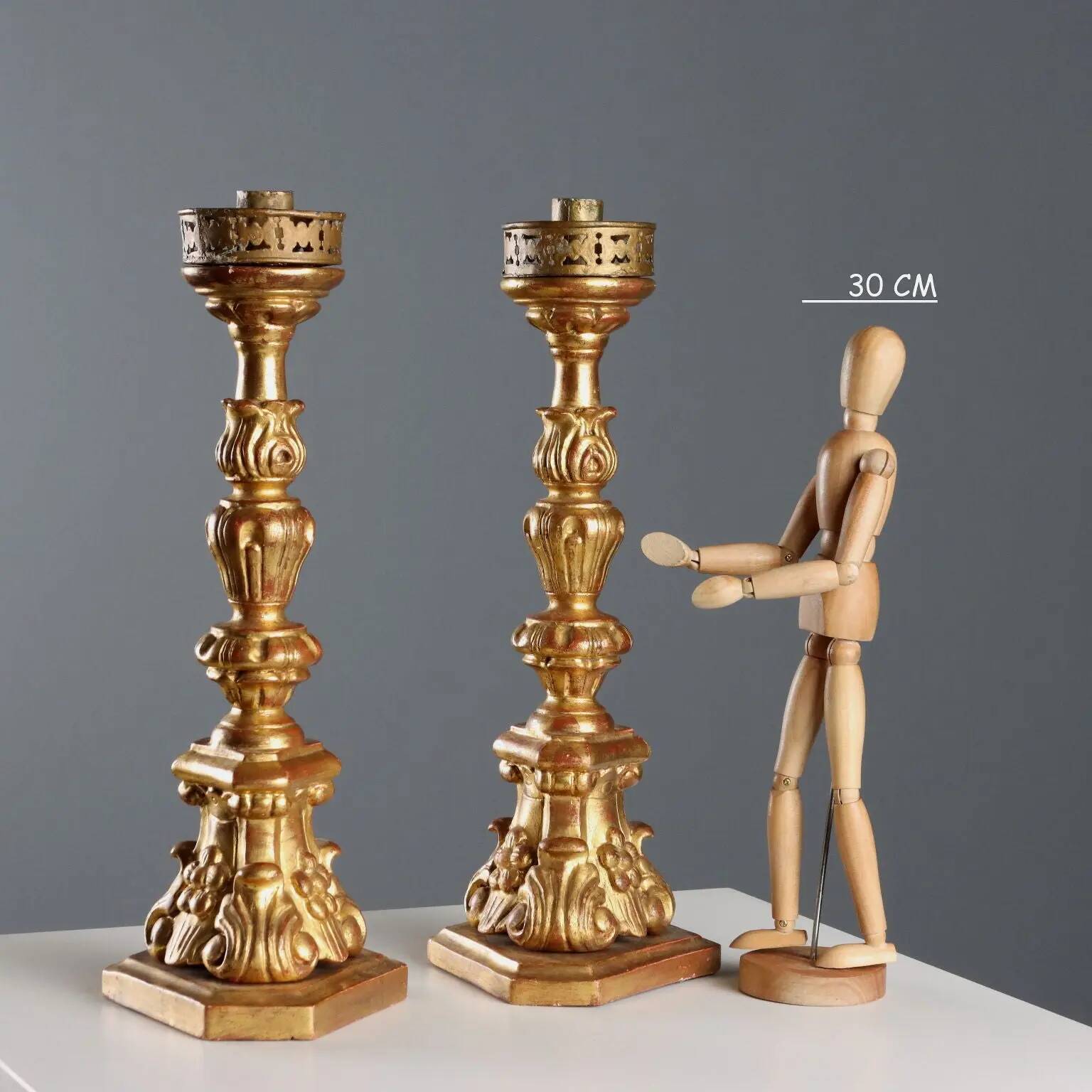 Bougeoirs en bois tourné, Italie, 20th century