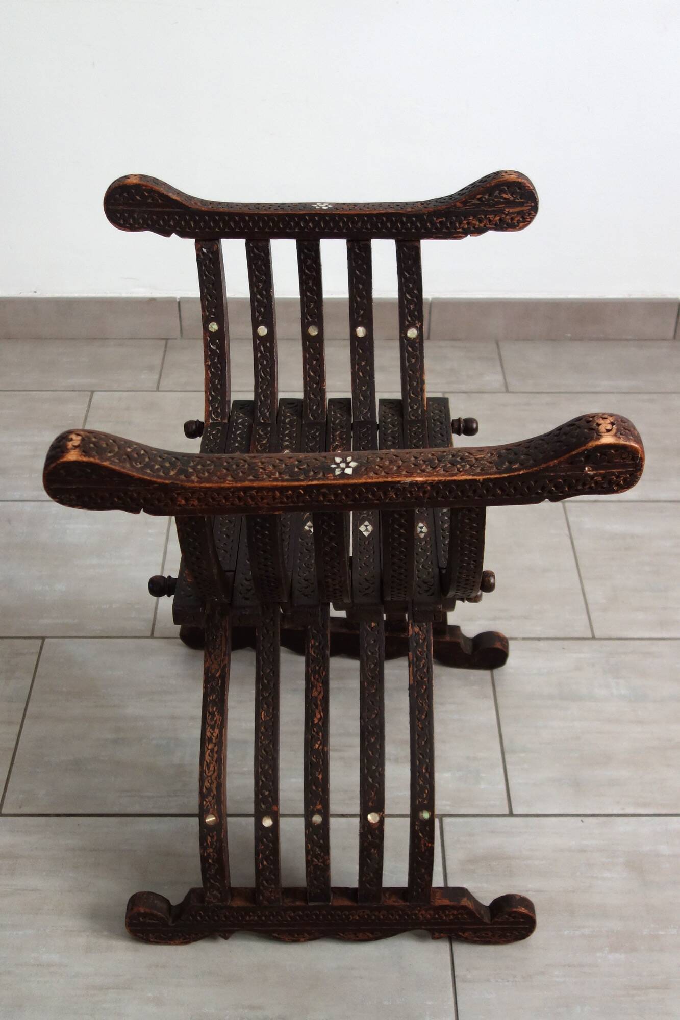 Syrian curule seat in walnut and mother-of-pearl, 19th century.