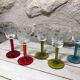 Ancien et rare ! Vendu en lot de 12 Verres à pieds torsadés colorés et gravés de fleurs et feuilles