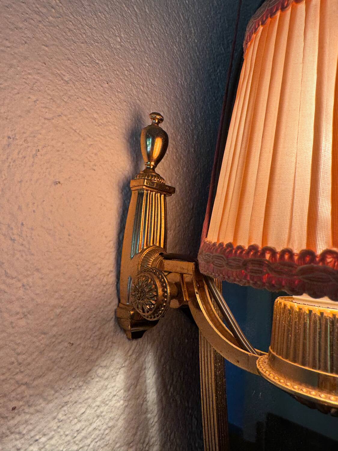 Oval illuminated brass mirror from the 70s