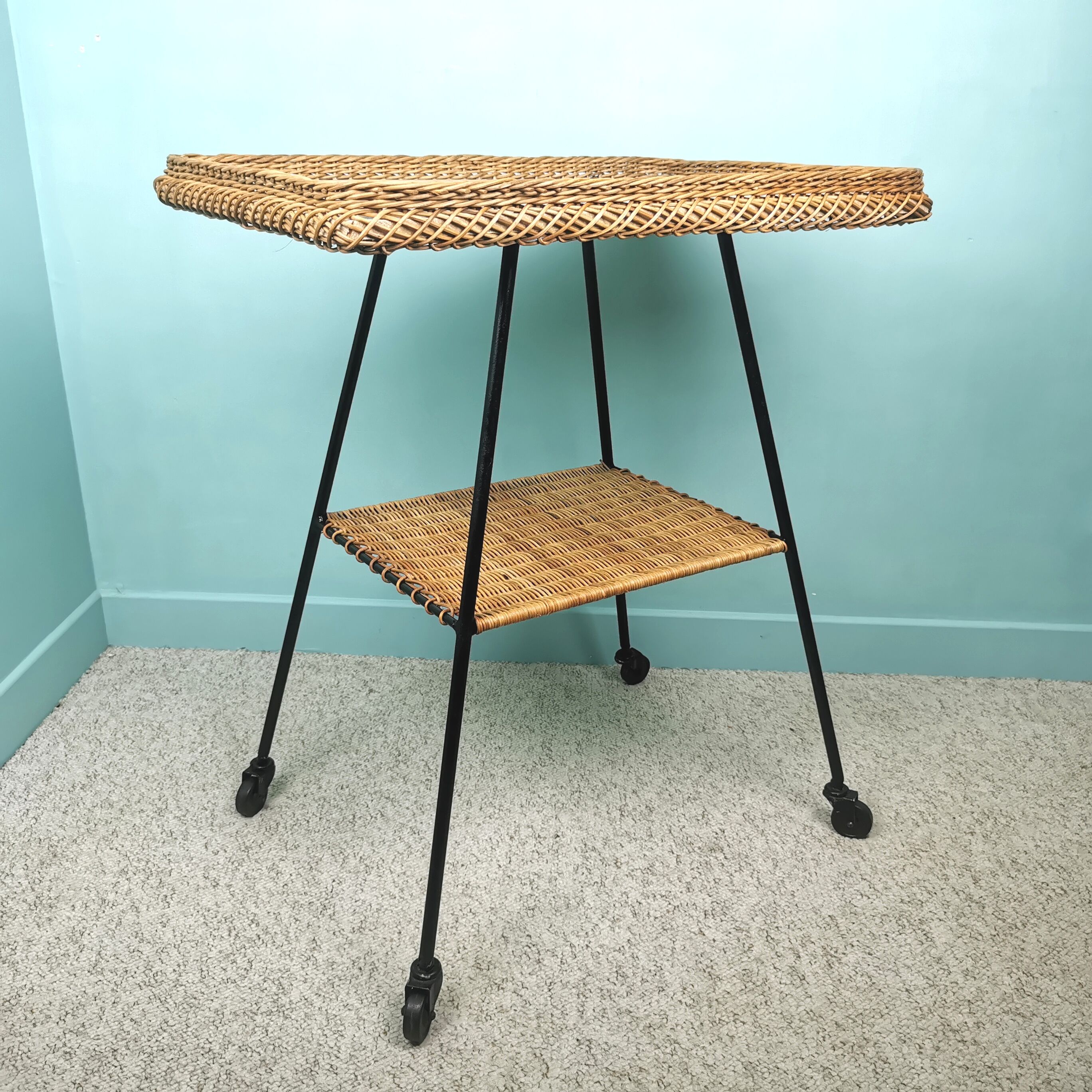 Vintage rattan dessert