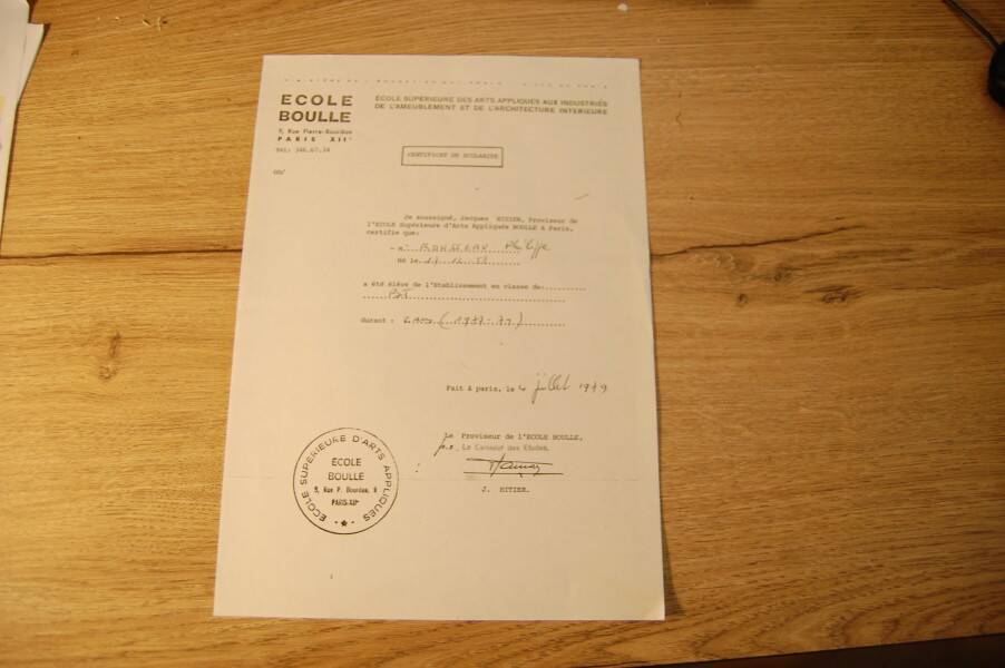 Napoleon III desk in Louis XVI style made of walnut from the late 19th century.