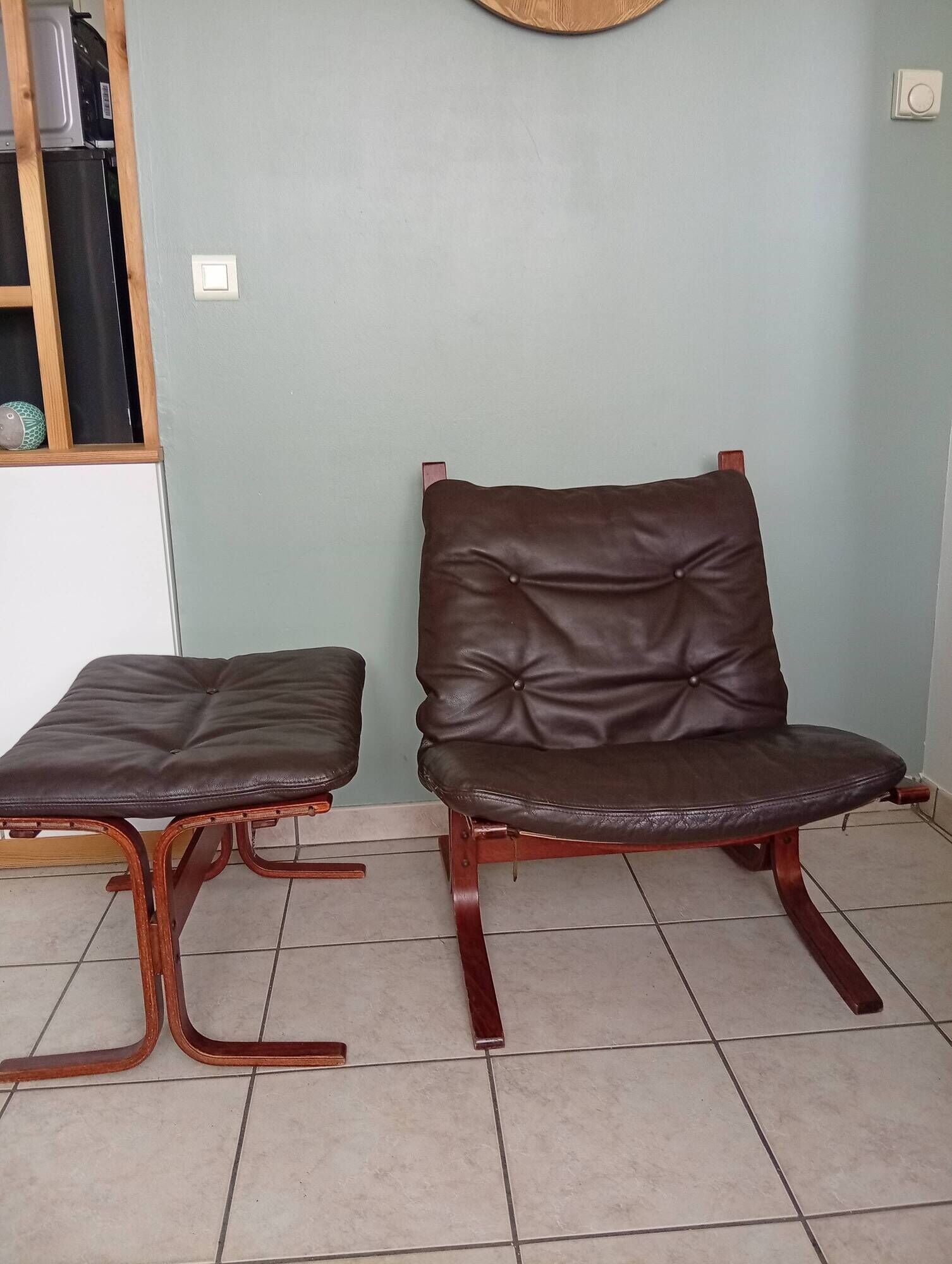 Fauteuil Ingmar Relling chauffeuses et Ottoman bois vintage scandinave