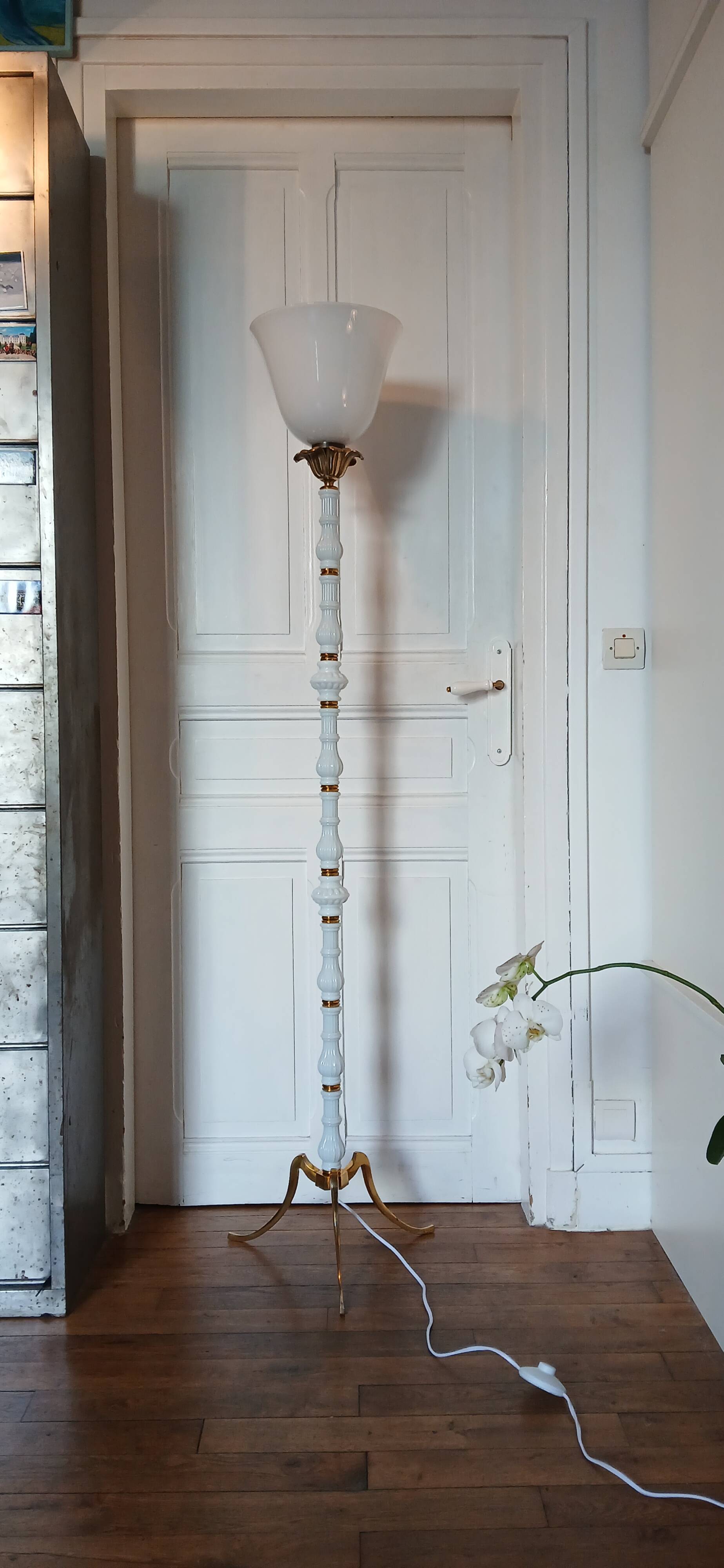 Lampadaire vintage art déco opaline et bronze