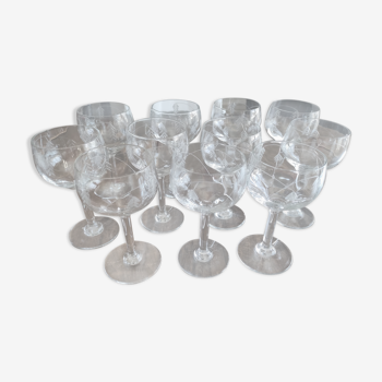 Lot de 11 verres à vin blanc ancien en verre ciselé