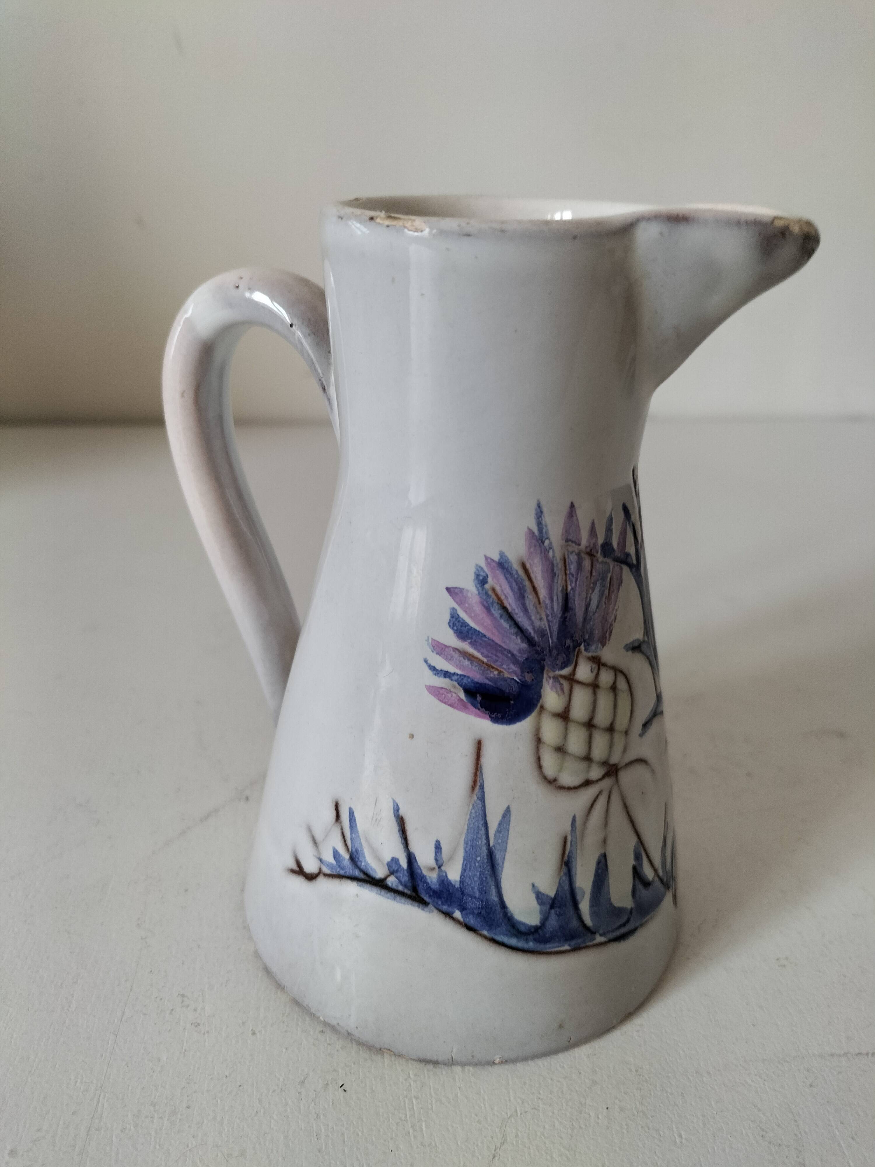 Petit pichet artisanal fleuri – charme champêtre