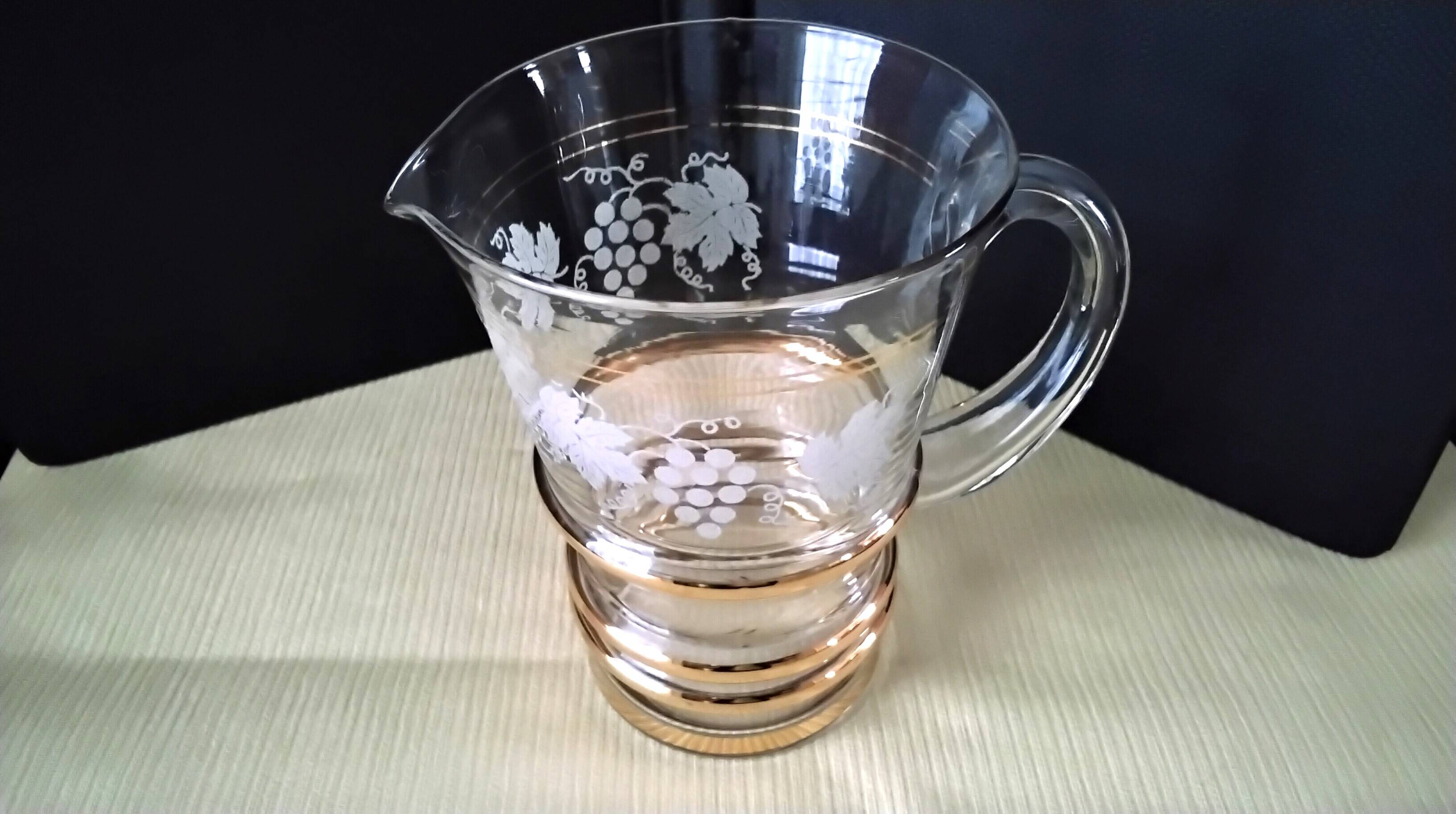 Carafe à eau , pichet , cruche vintage Décor en verre granité