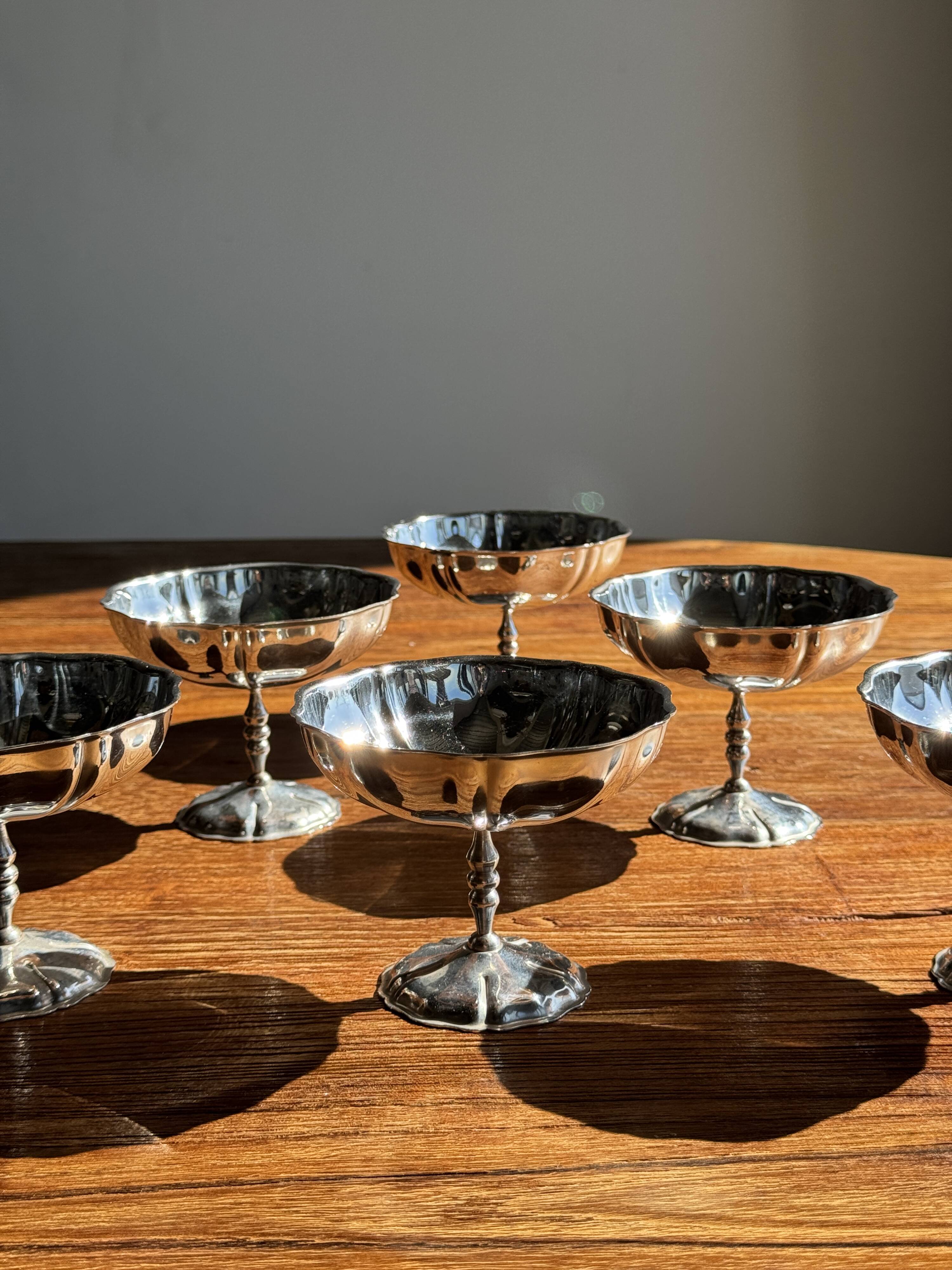 Set of 6 metal ice cream cups on flower-shaped feet