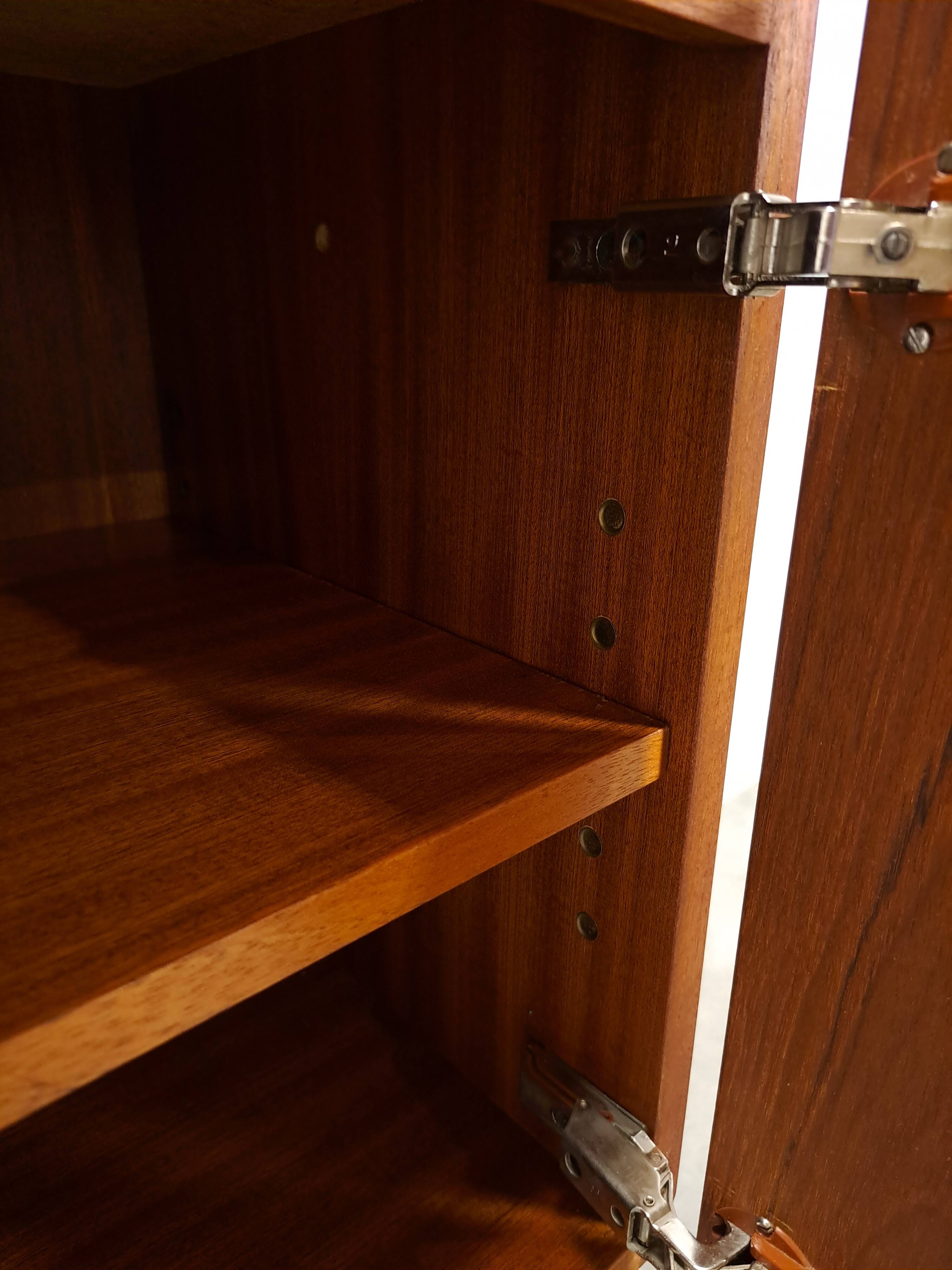 Teck plus fin kastje met lades, nr. 1