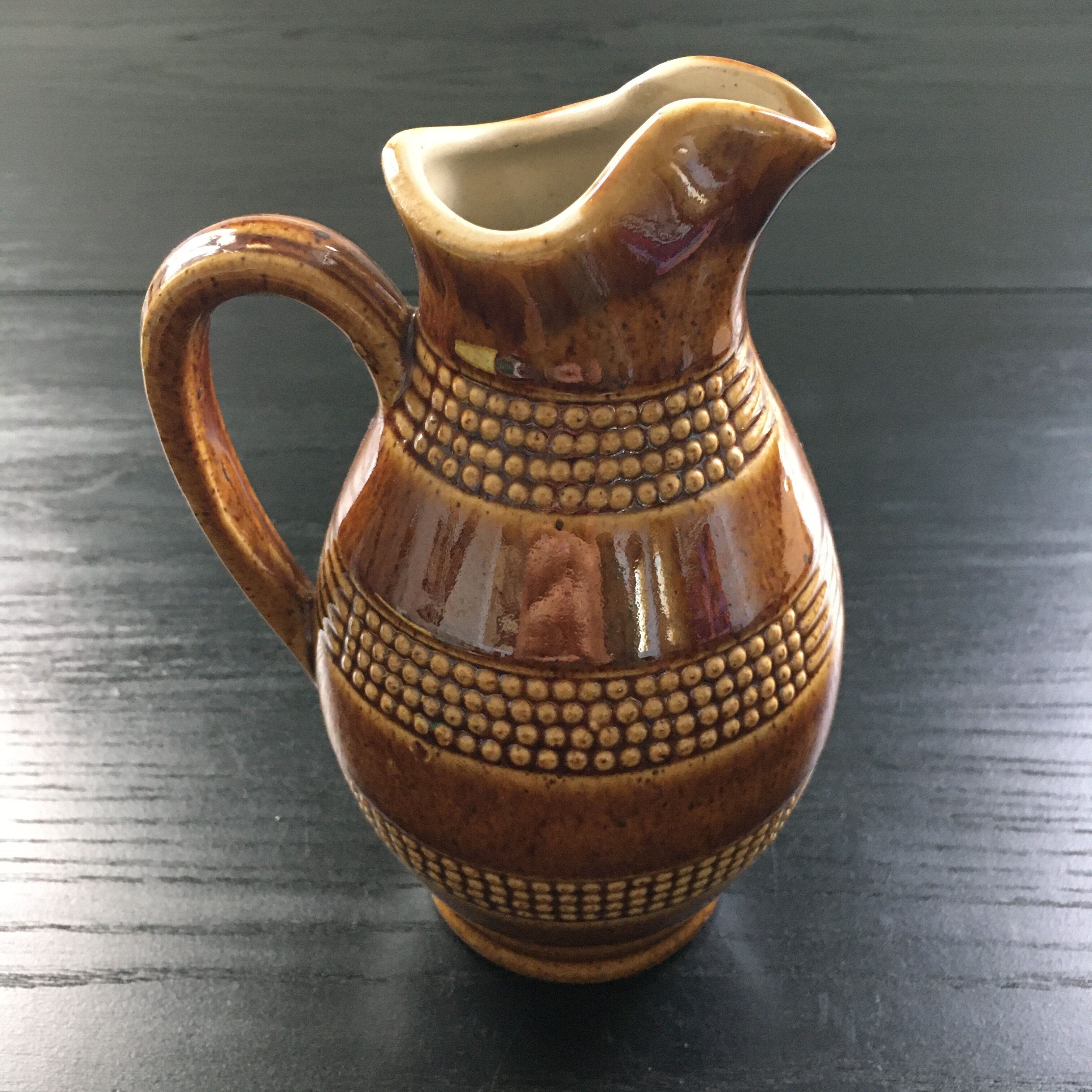Berry sandstone brown pitcher