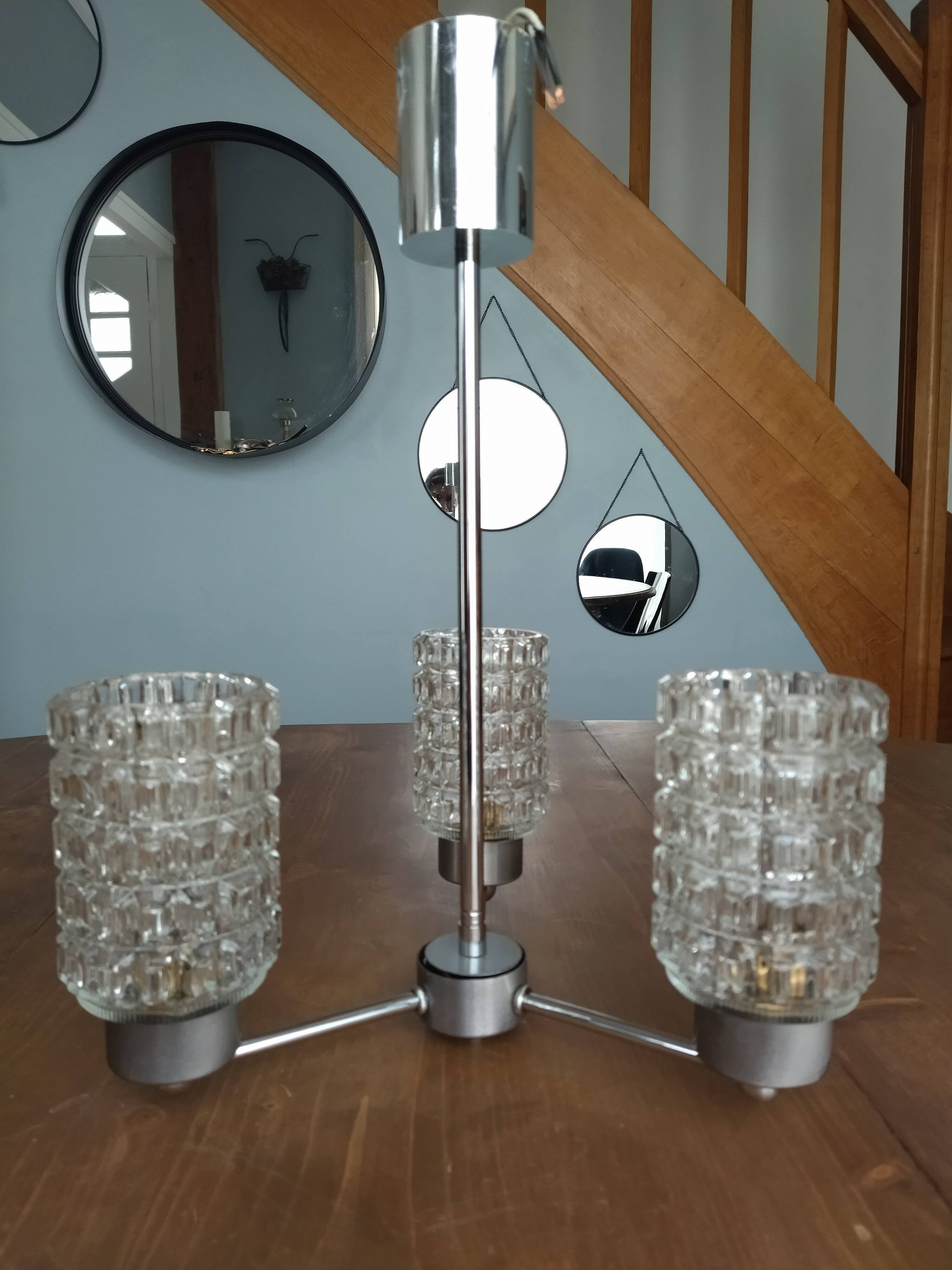 Suspension vintage avec 3 globes en verre ciselé